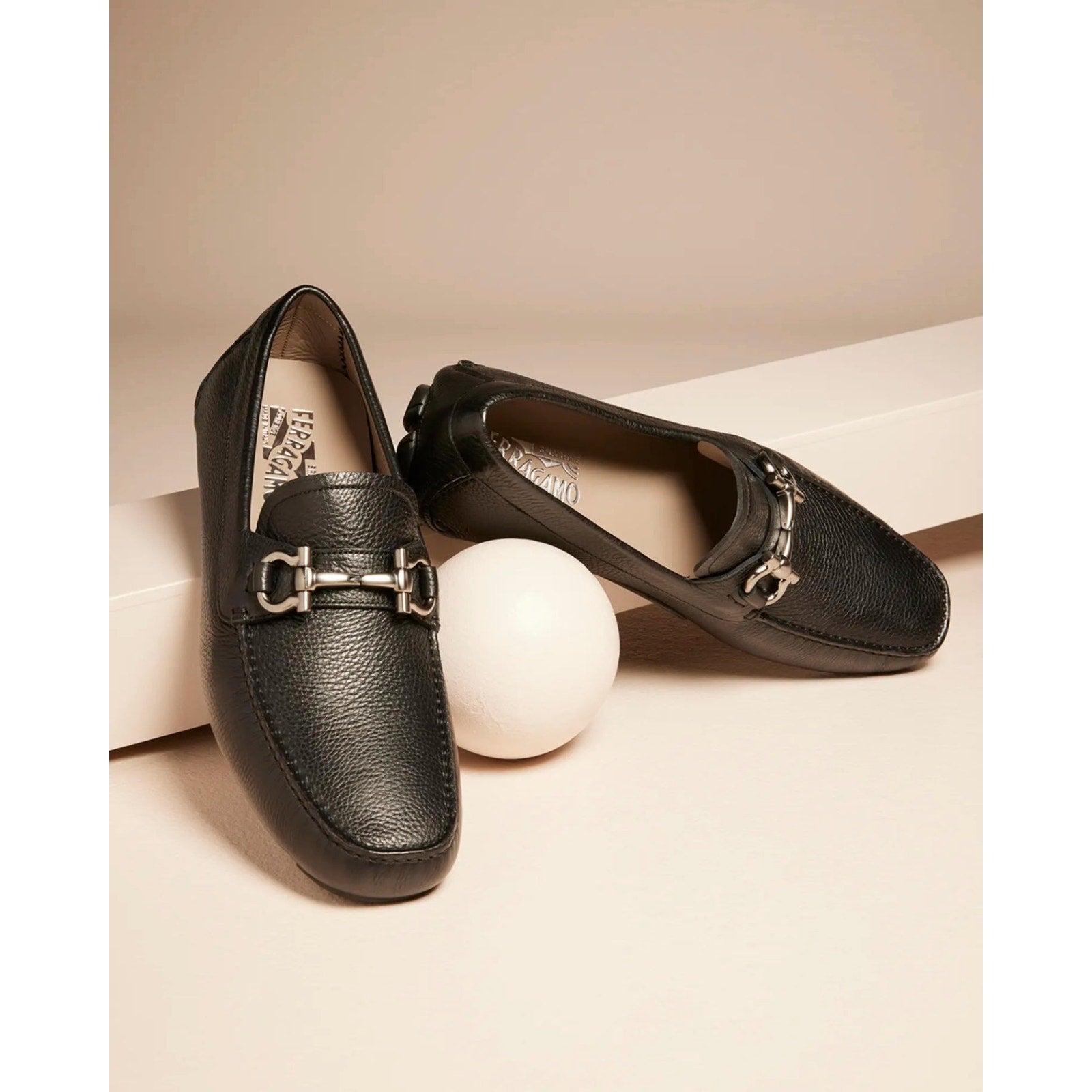 $800 Salvatore Ferragamo "PARIGI" Black Pebbled Leather Loafer 9 D (42 EU)