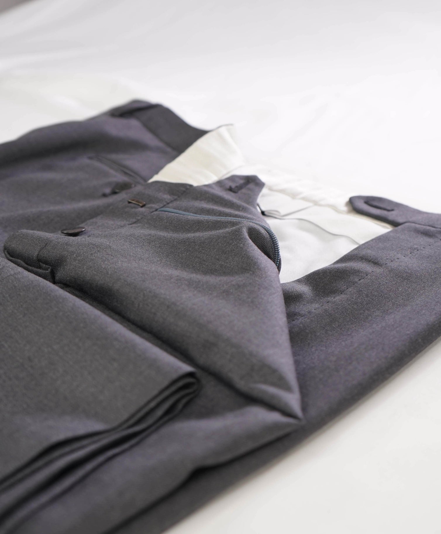 $1,050 Brioni Solid Grey Wool Flat Front Pants 36W