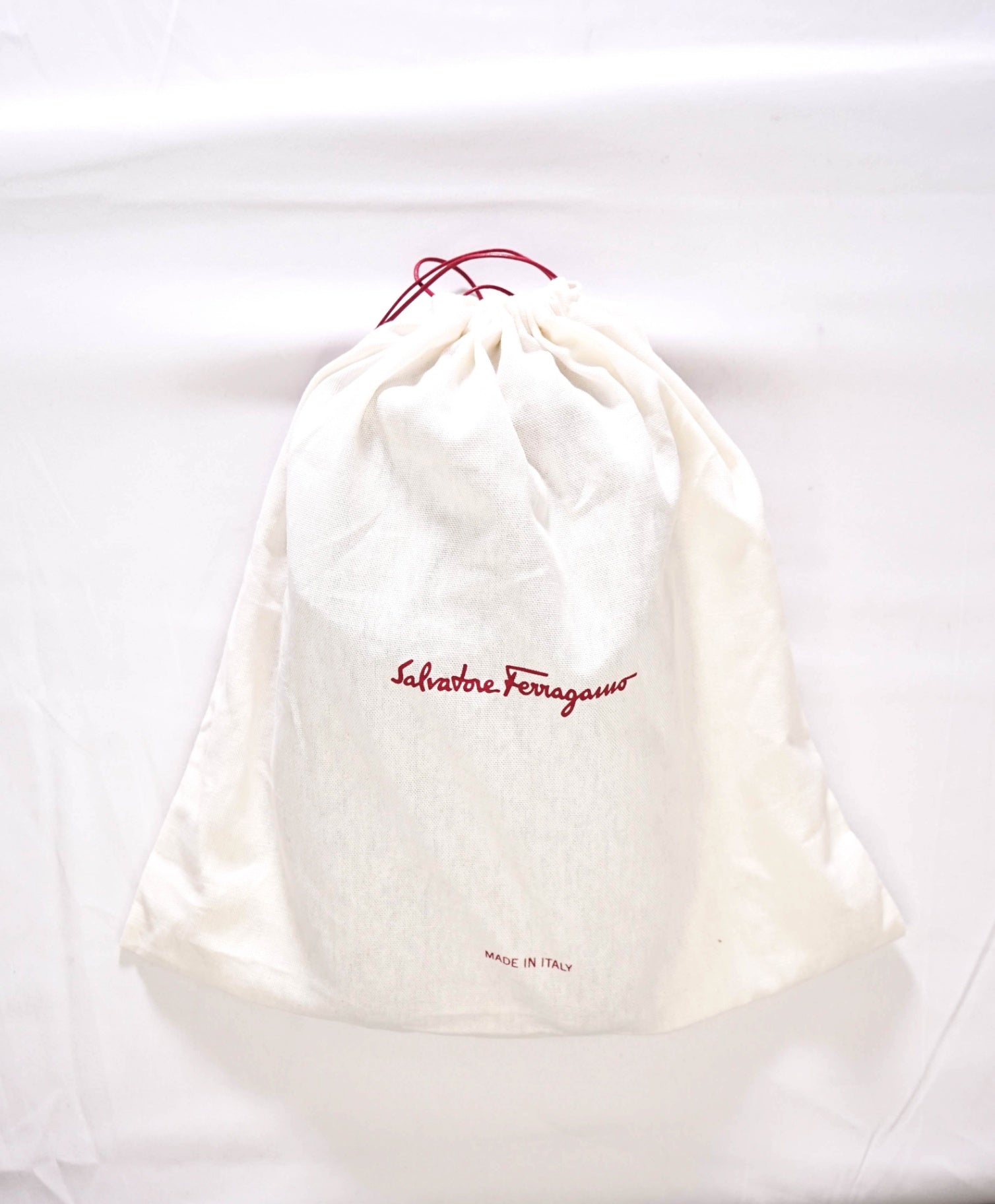 $1,090 Ferragamo Solid Black Leather Footwear 10.5 2E