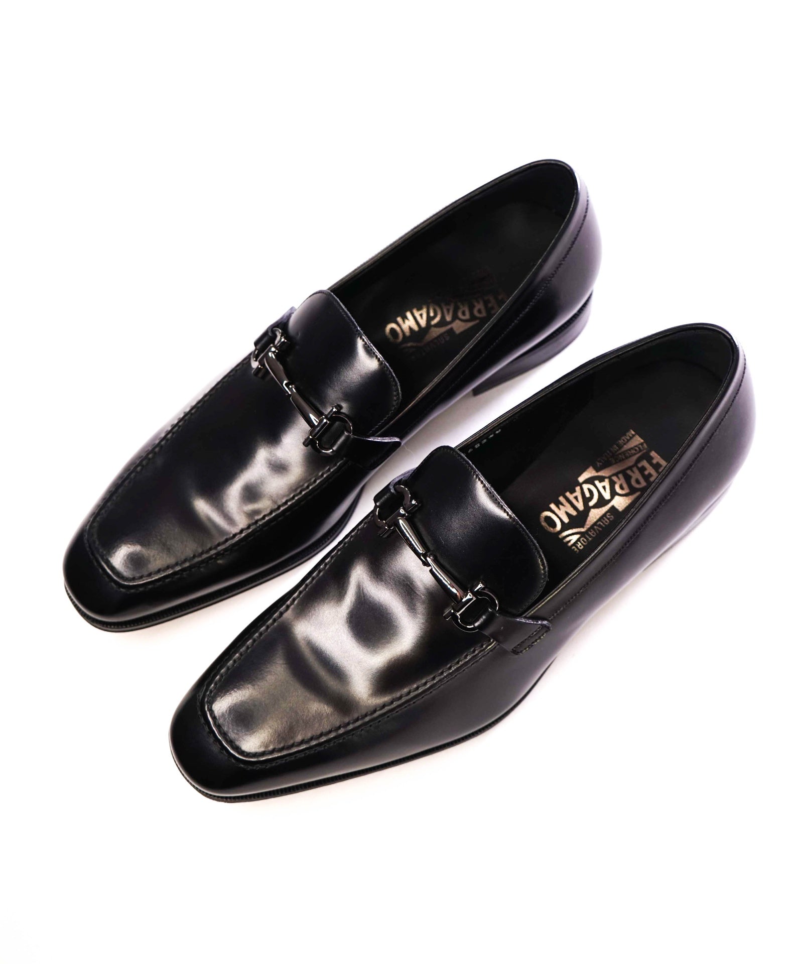 $800 200Salvatore Ferragamo Solid Black Leather Footwear 9 EEE