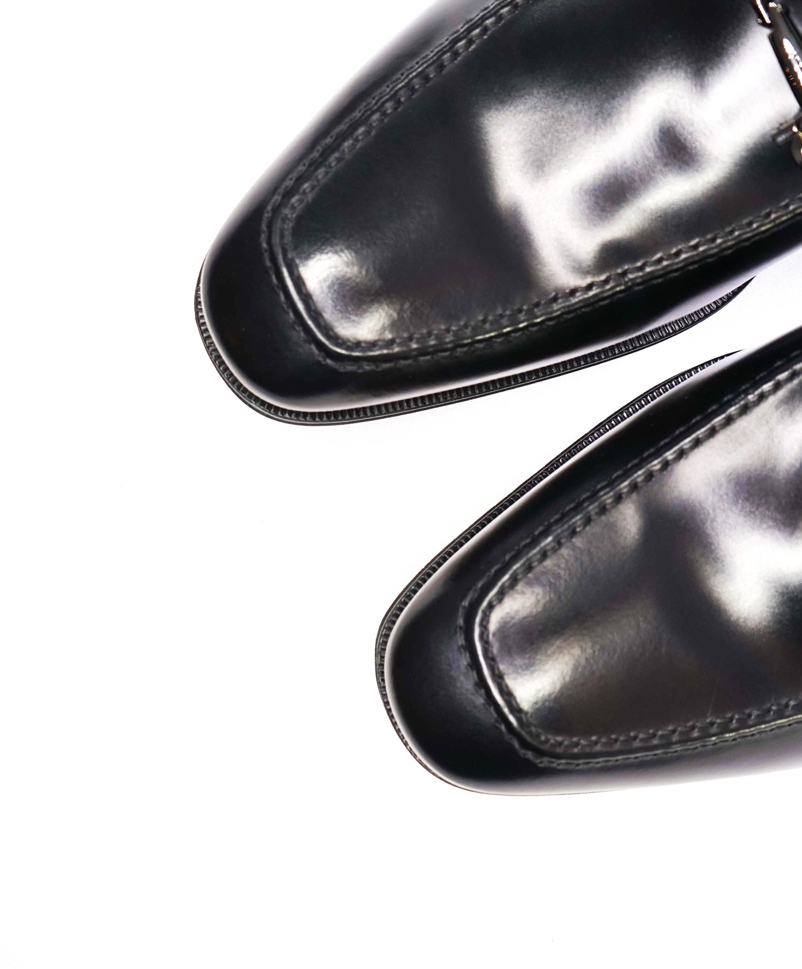 $800 200Salvatore Ferragamo Solid Black Leather Footwear 9 EEE