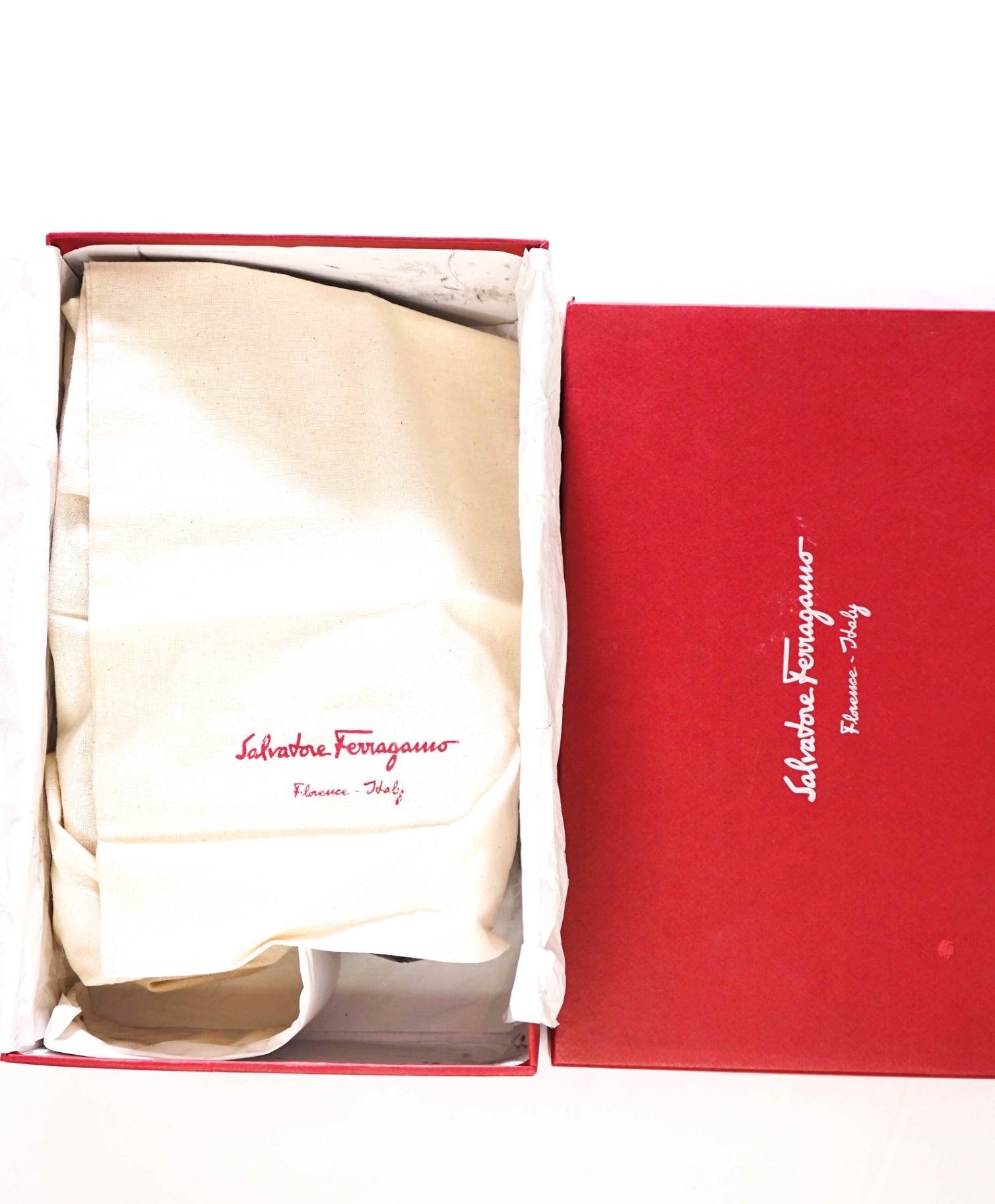 $800 200Salvatore Ferragamo Solid Black Leather Footwear 9 EEE