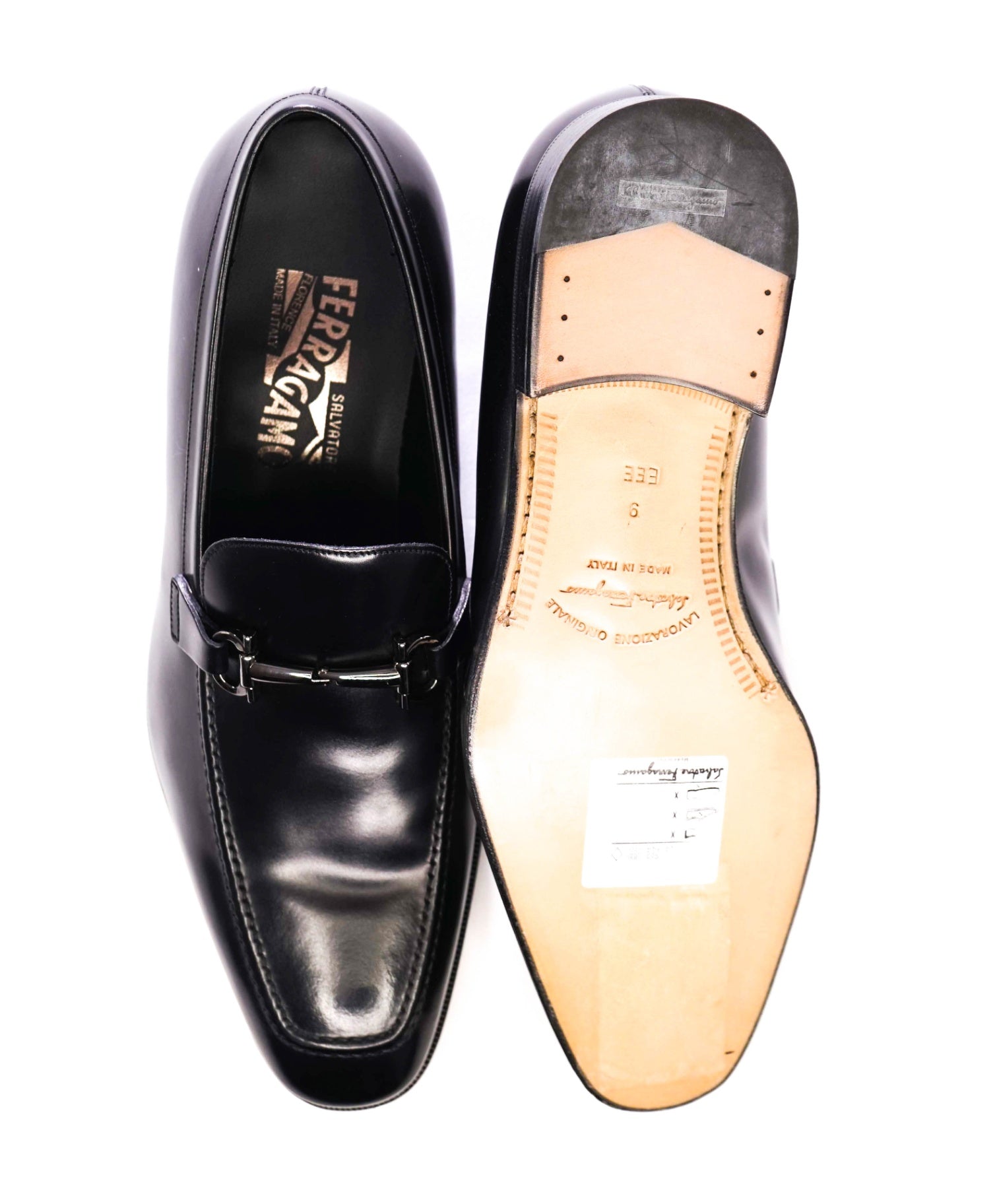 $800 200Salvatore Ferragamo Solid Black Leather Footwear 9 EEE