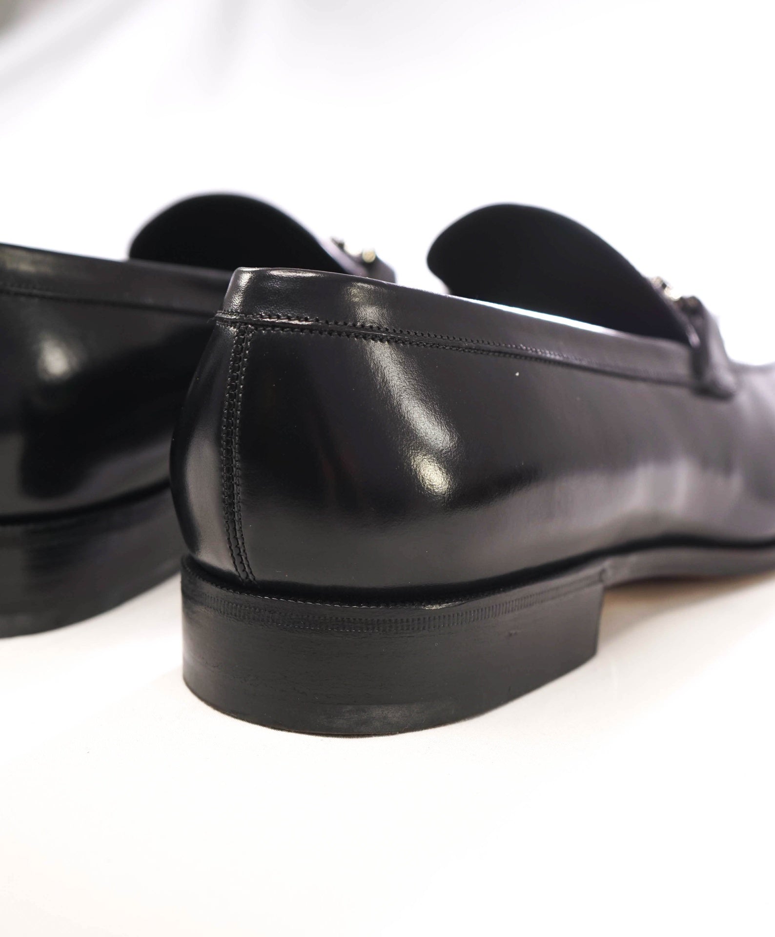 $800 200Salvatore Ferragamo Solid Black Leather Footwear 9 EEE