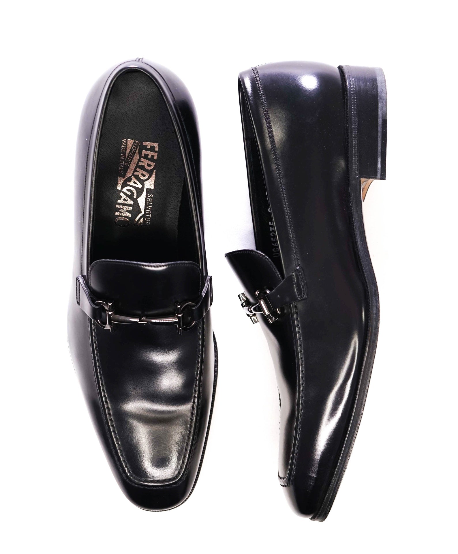 $800 200Salvatore Ferragamo Solid Black Leather Footwear 9 EEE