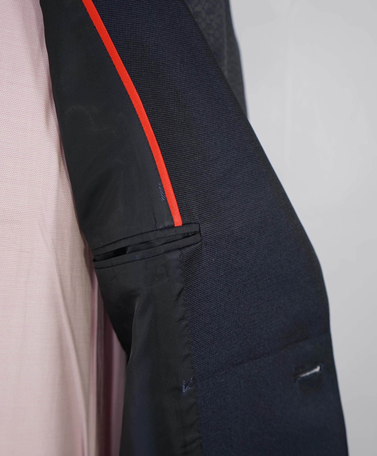 $4,900 ISAIA Abstract Navy Wool/Silk Peak Lapel Dinner jacket 40R