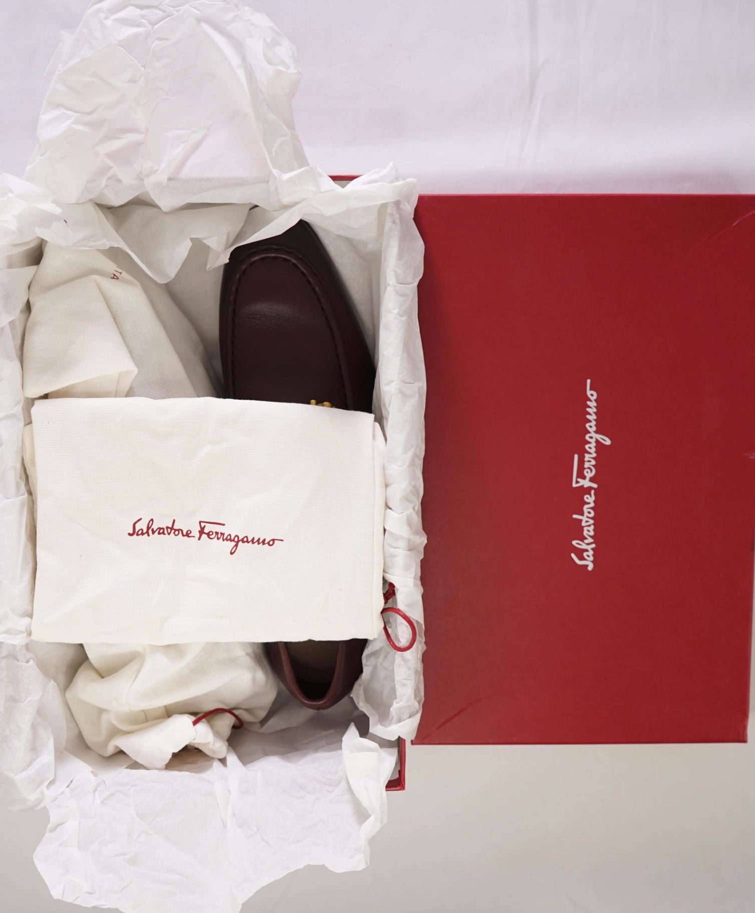 $850 Salvatore Ferragamo "Anderson" Burgundy/Gold Loafers 9.5 D