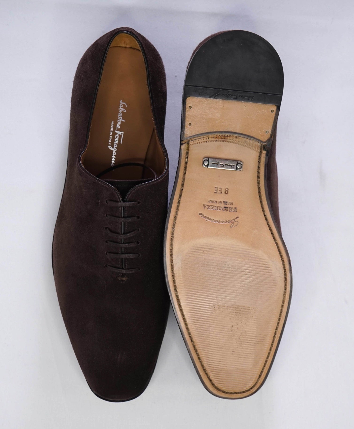 $1,395 SALVATORE FERRAGAMO - "CARMELO Tramezza" Brown Whole-Cut Silhouette Oxfords - 9 EE