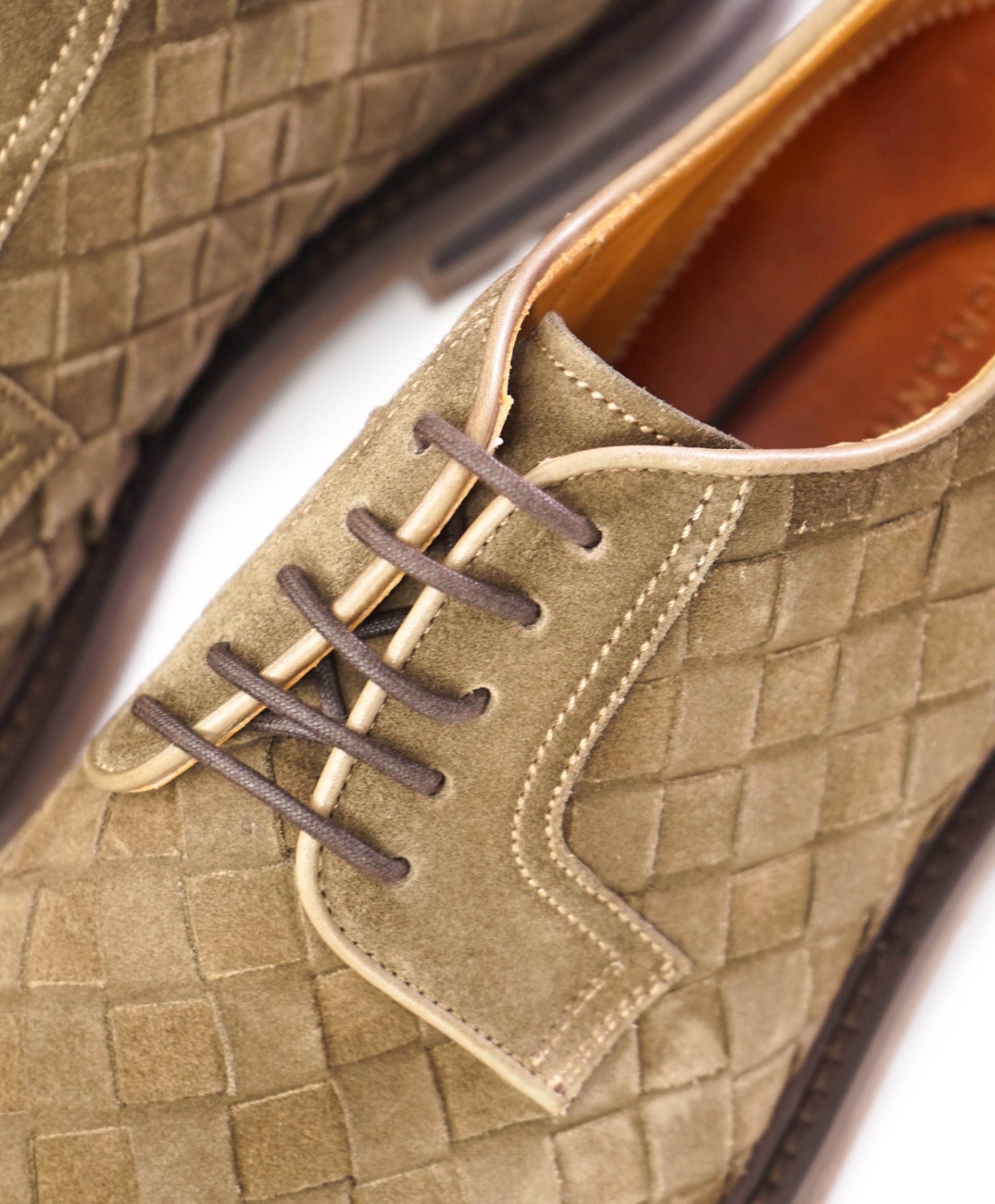 $495 MAGNANNI Brown Woven Suede Oxfords 8
