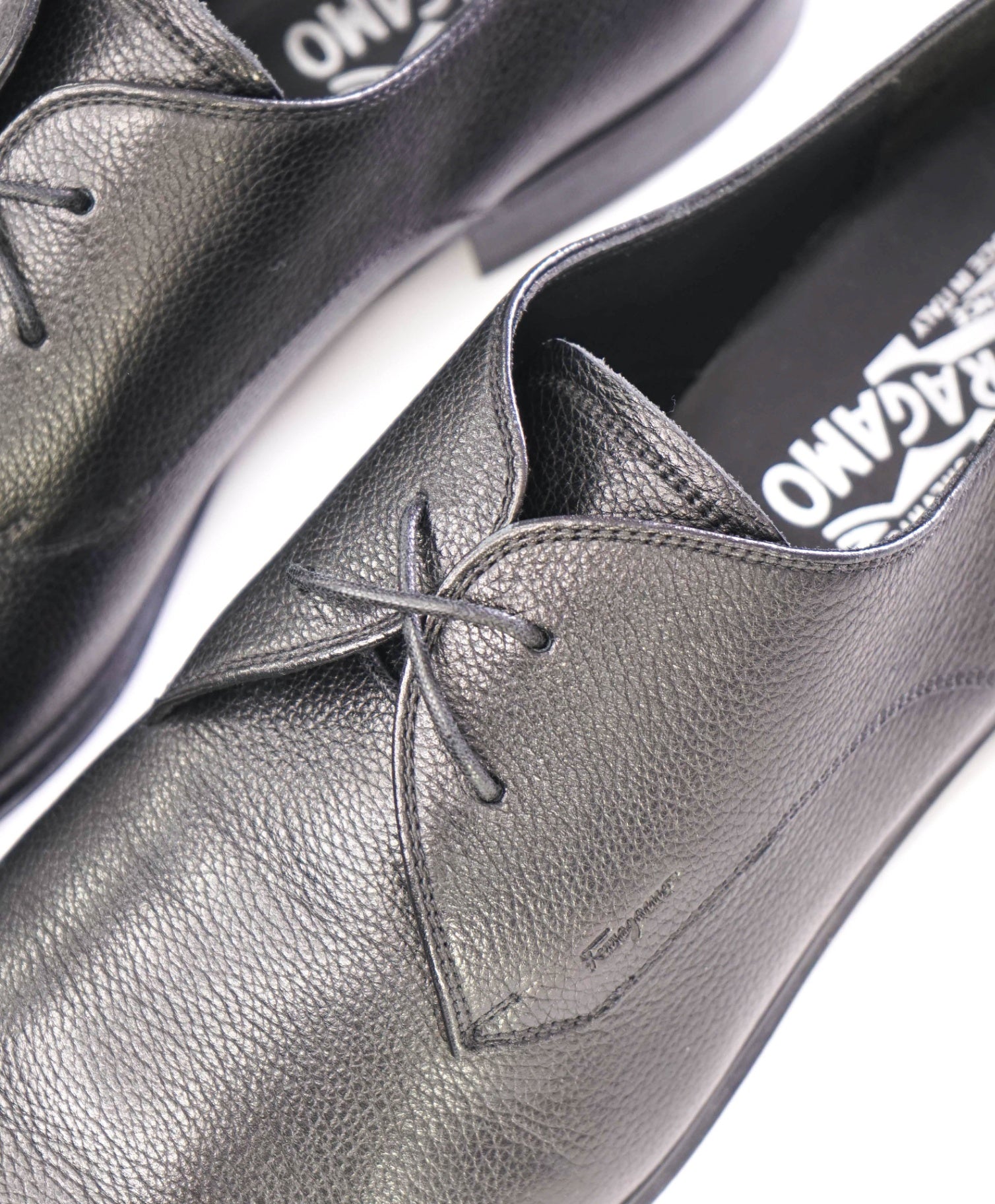 $850 Salvatore Ferragamo Black "FORTUNATO" Pebbled Leather 10.5 D