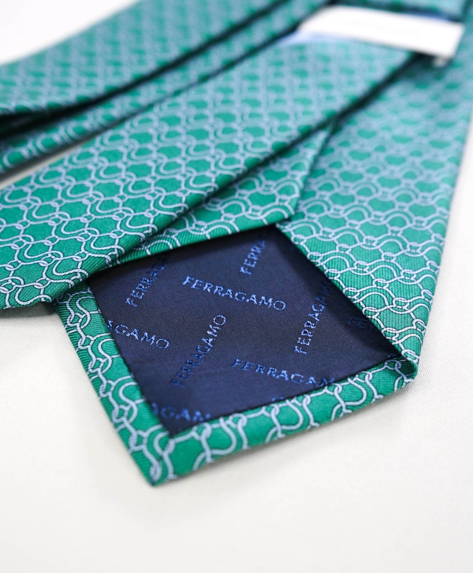 $220 Ferragamo Green Gancini Silk Tie 3.25"
