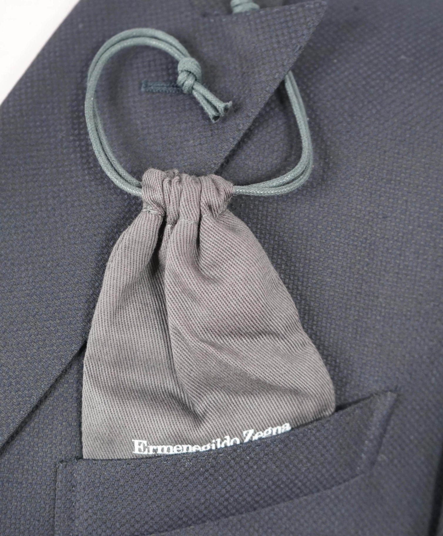 $3,295 ERMENEGILDO ZEGNA Navy Double Breasted Wool/Silk Blazer 44S
