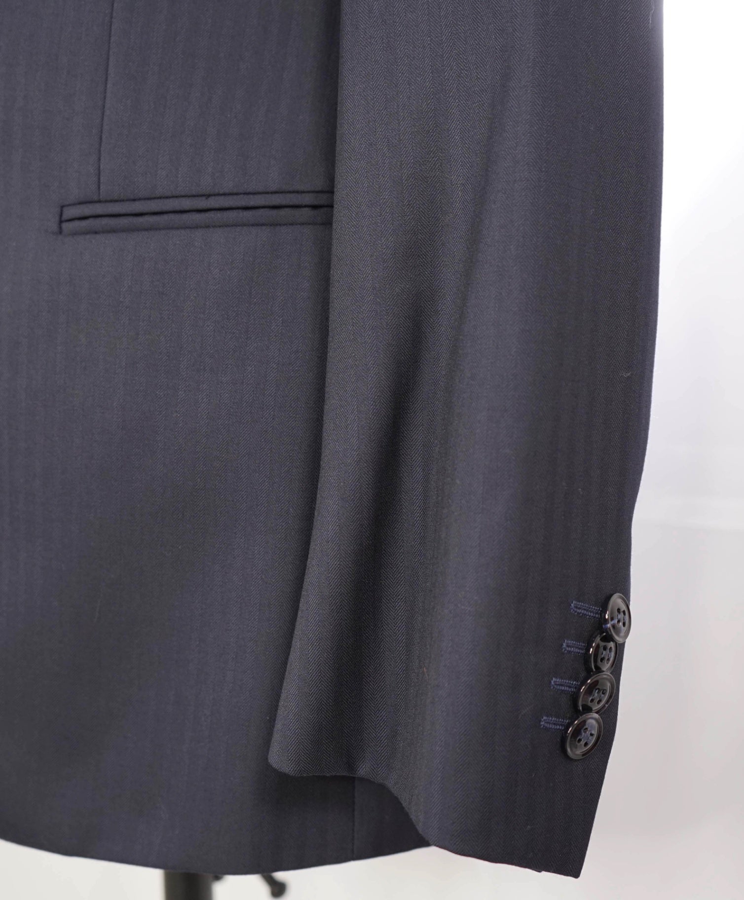 $5,000 GIORGIO ARMANI - "1/1 CUSTOM" Navy Peak Herringbone Suit 38R