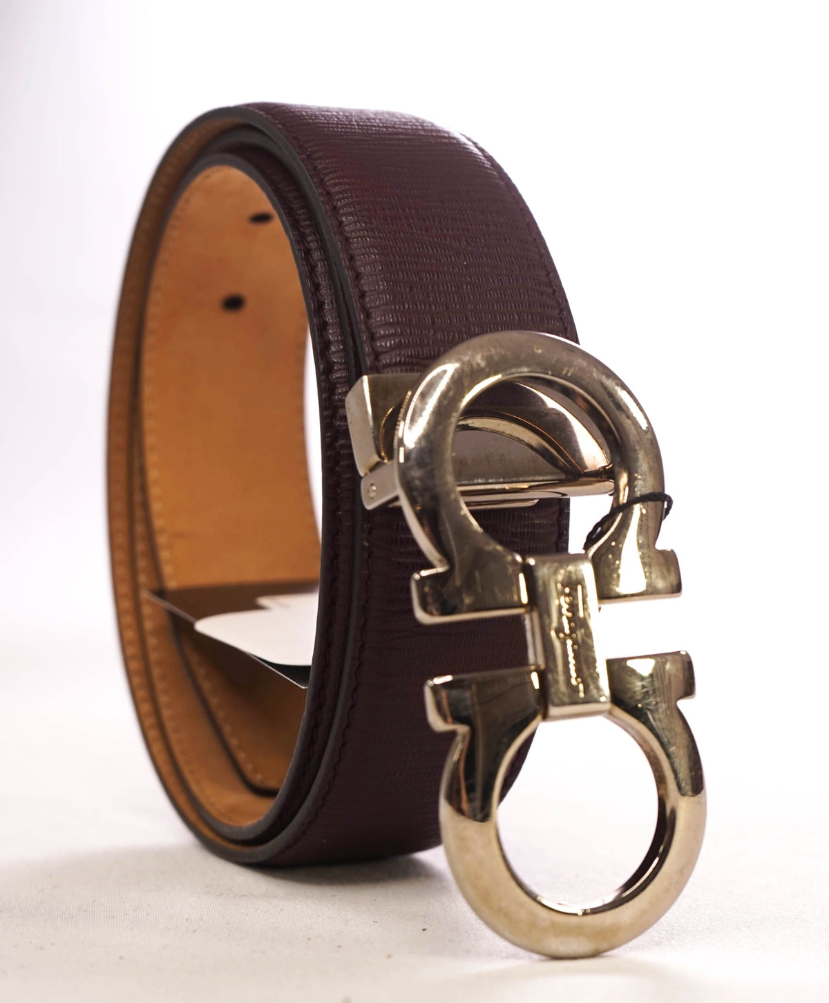 $535 Salvatore Ferragamo Burgundy/Gold Textured Leather Belt 36W display picture 1