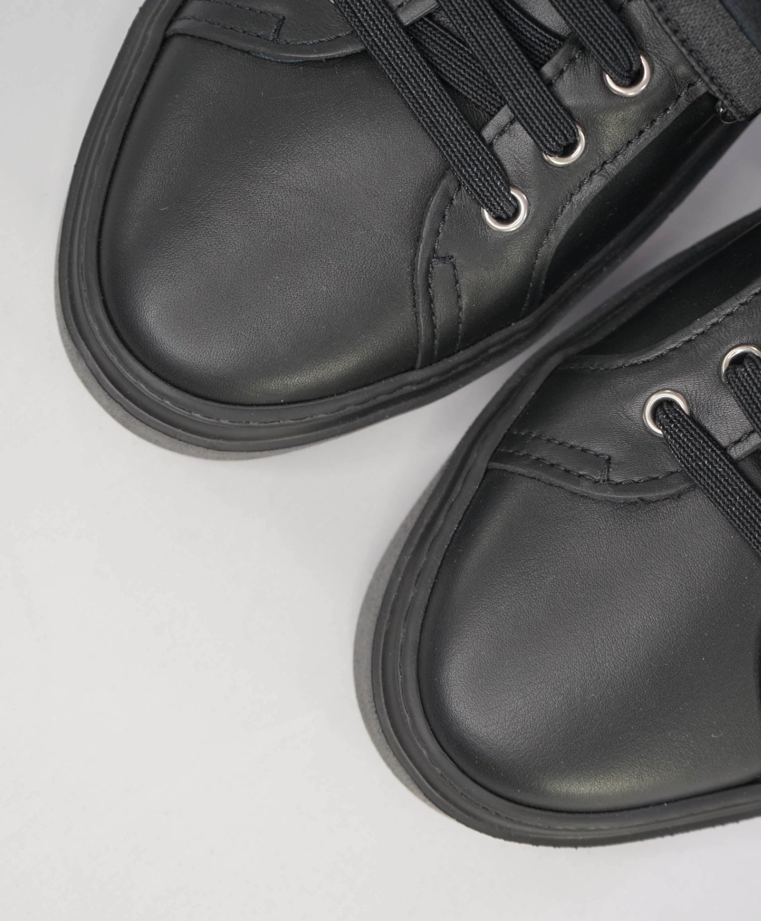 $750 SALVATORE FERRAGAMO - *GANCINI* Black Sneaker 9 M