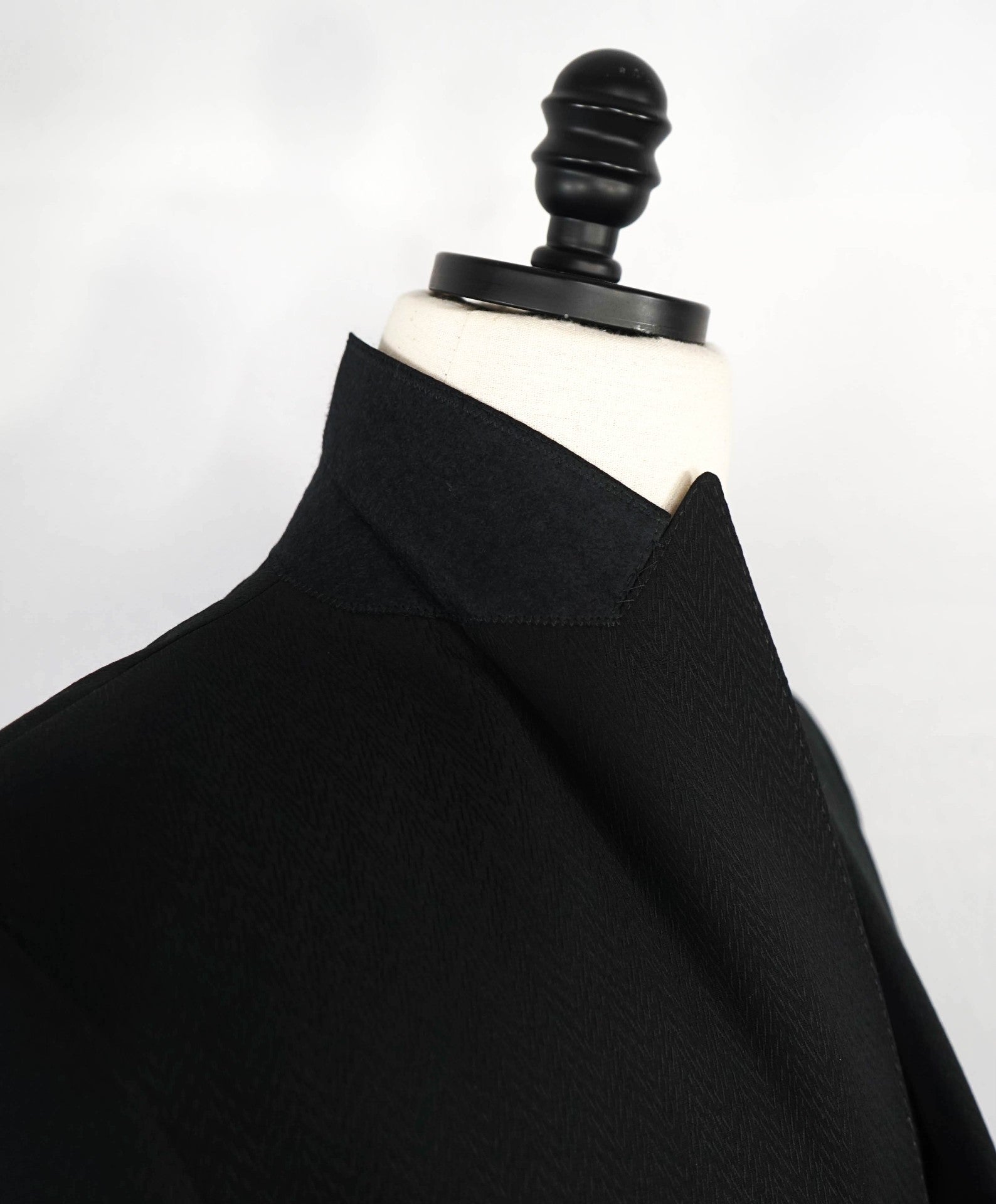 SAKS FIFTH AVENUE - Black Herringbone Tuxedo Dinner Blazer 44R