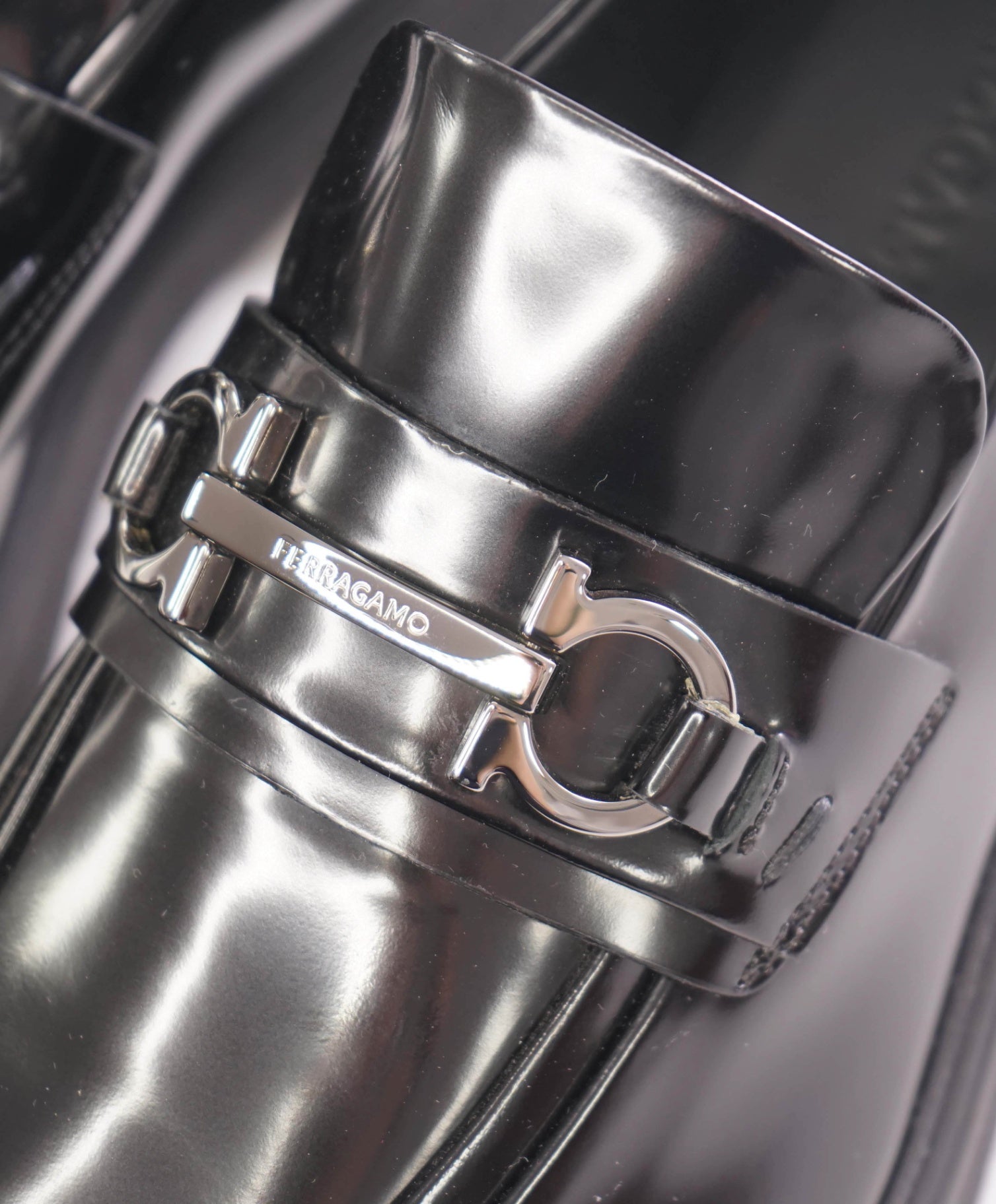 $1,150 FERRAGAMO - *FIORELLO* Black Leather Lug Sole Loafers - 10 M