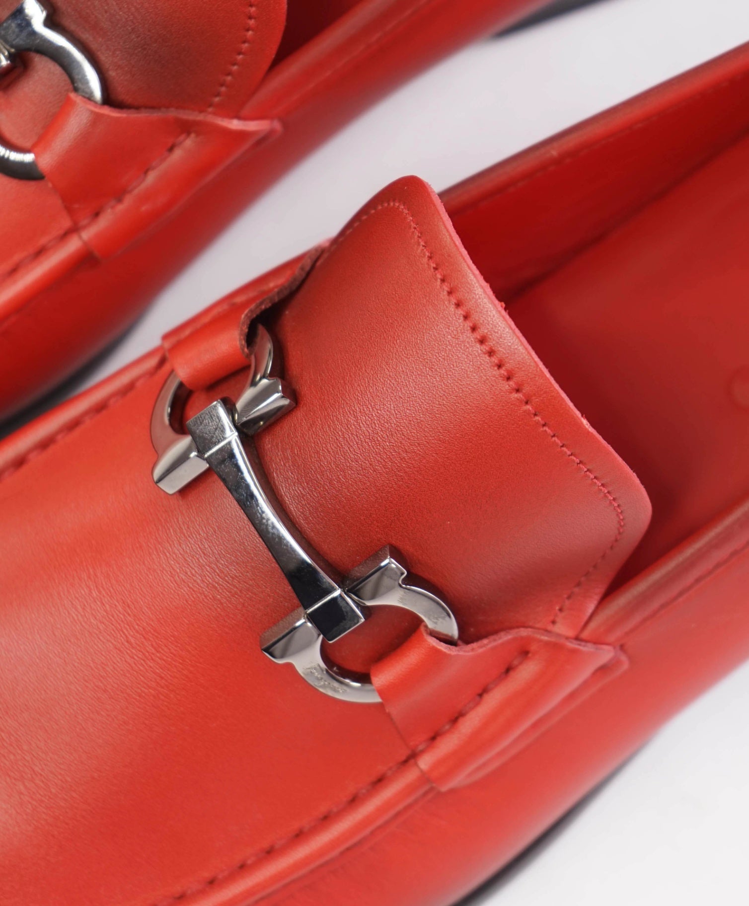 $850 Salvatore Ferragamo "GRANDIOSO" Red Gradient Loafers 12 EE