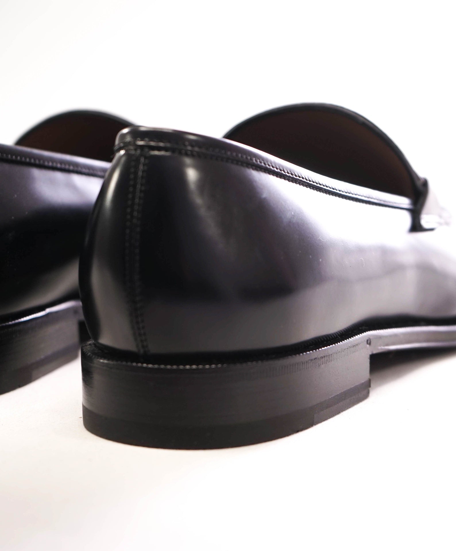 $950 FERRAGAMO - Black "ROLLY" Leather Loafers - 7.5 EE