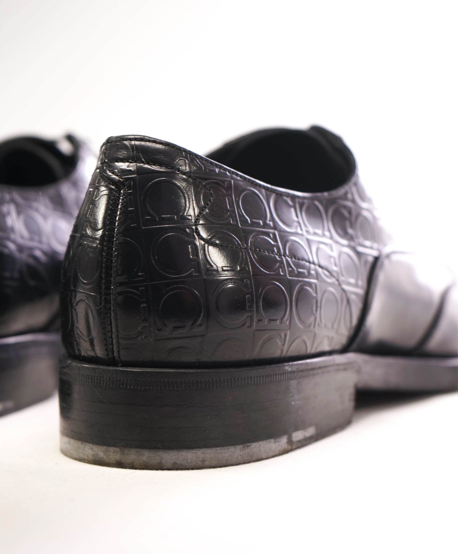 $1,050 FERRAGAMO Black Oxfords "CEZANNE" Leather Oxfords 9 D