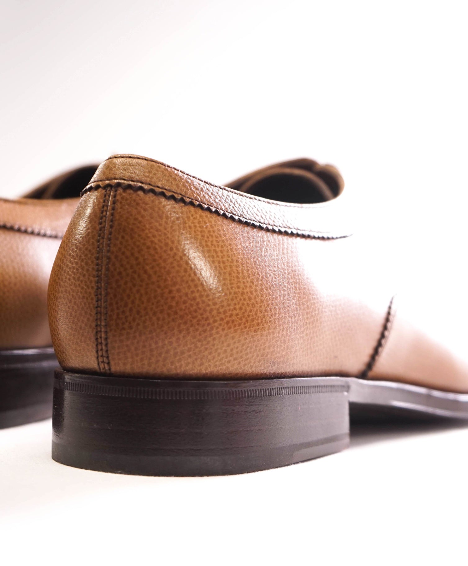 $850 FERRAGAMO Light Brown textured "MANTA" Oxfords 9.5 D