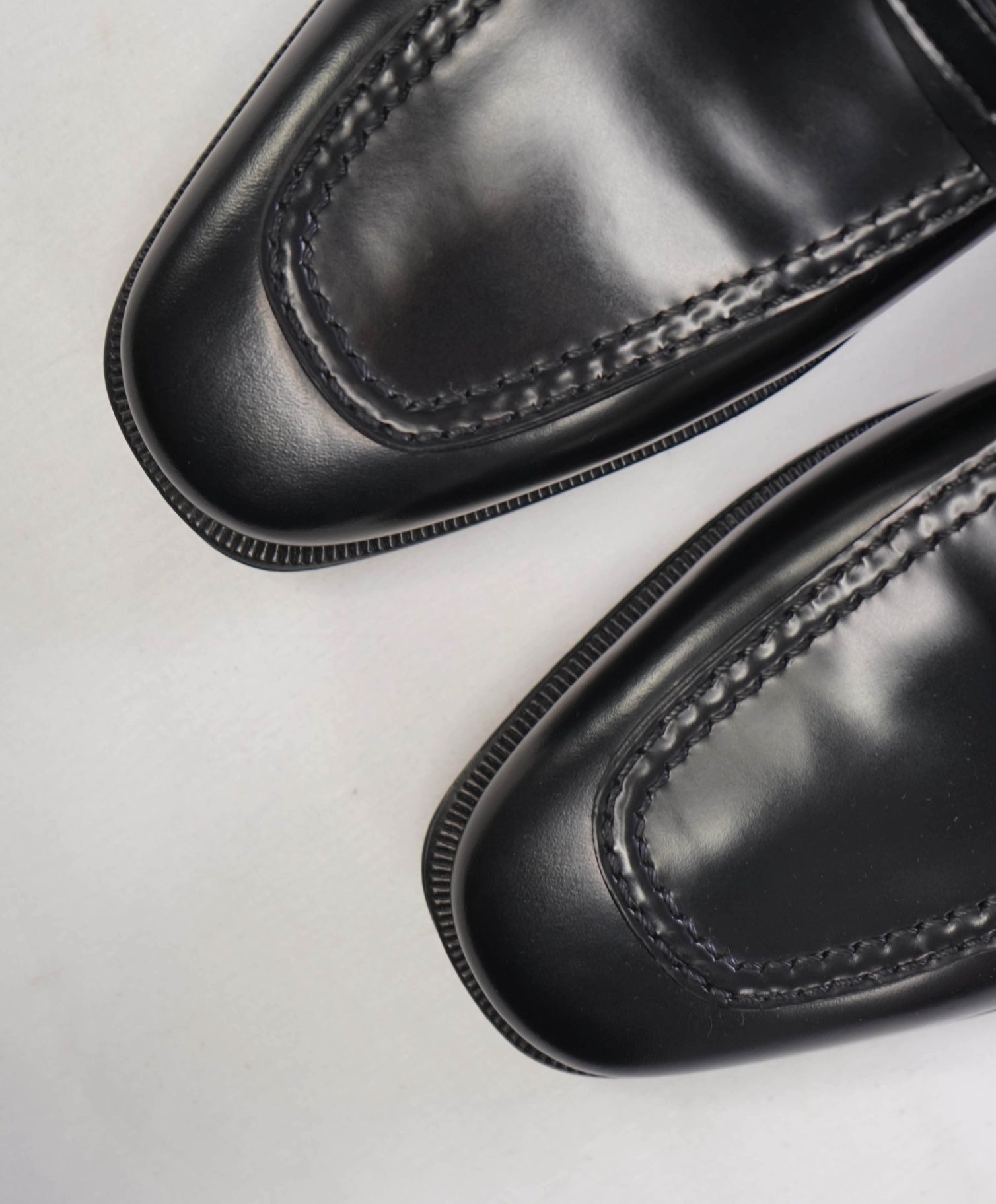 $950 FERRAGAMO - Black "ROLLY" Leather Loafers - 7.5 EE