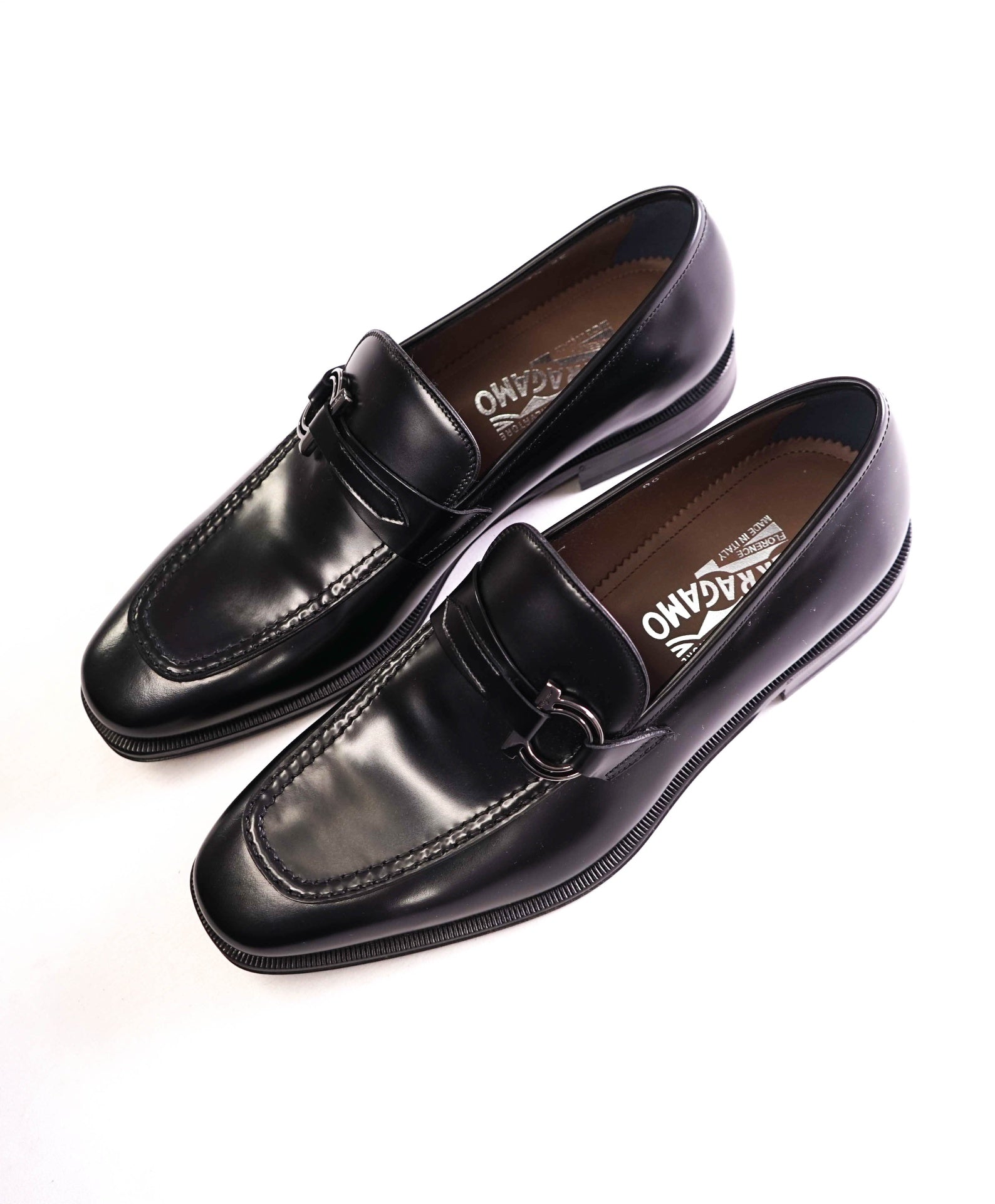 $950 FERRAGAMO - Black "ROLLY" Leather Loafers - 7.5 EE