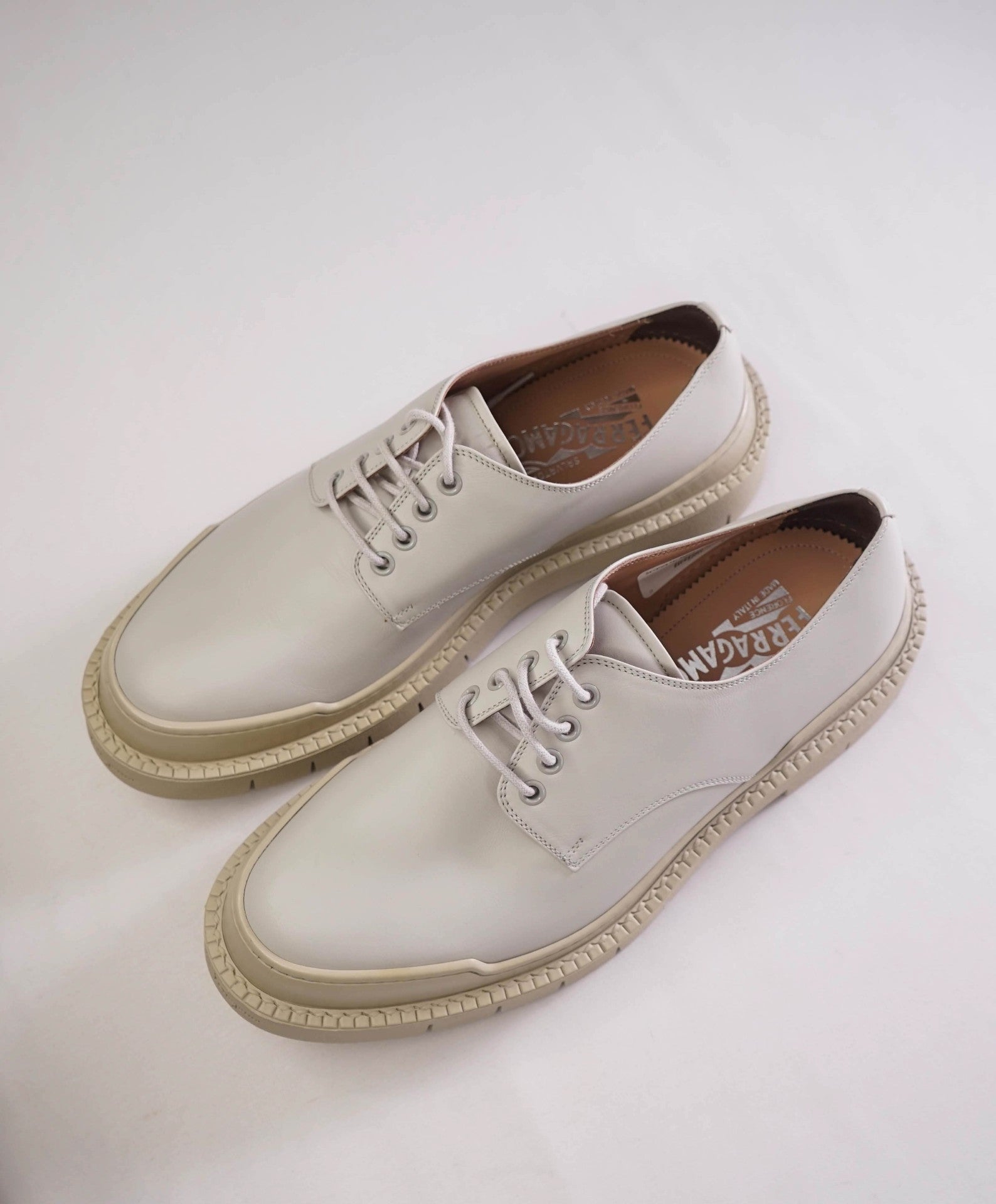 $1,050 FERRAGAMO - Light Gray/ Stone Ivory Derbies Shoes - 8 M