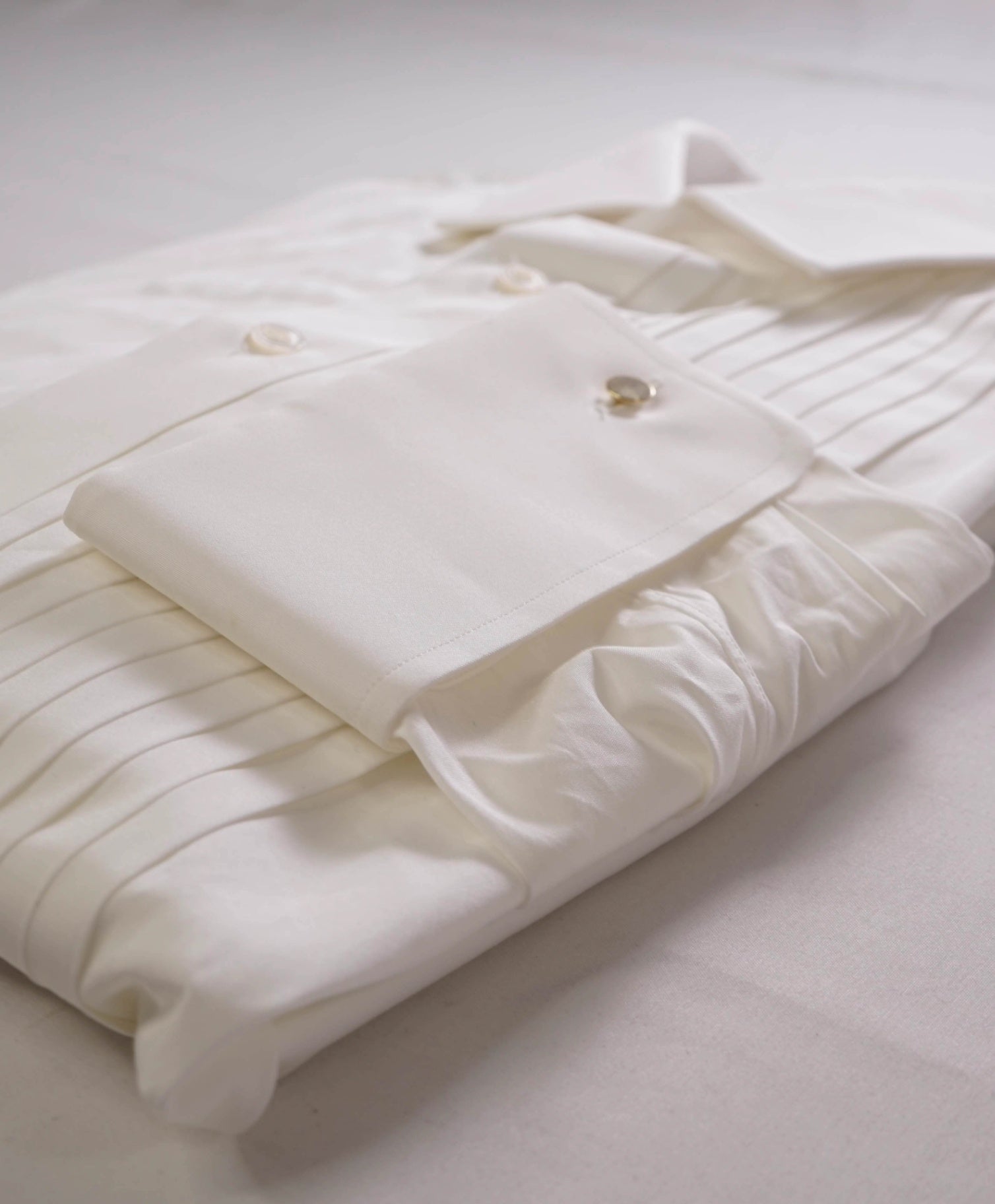 $990 Tom Ford - White pleated Tuxedo Cotton Shirt - 46/18