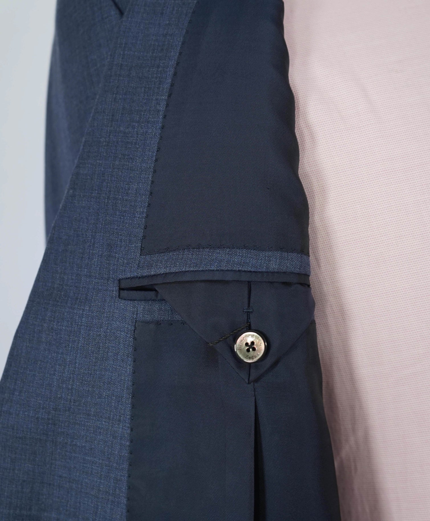 $3,250 ZEGNA - "MULTISEASON" Semi-Lined Blue Wool Suit - 42R