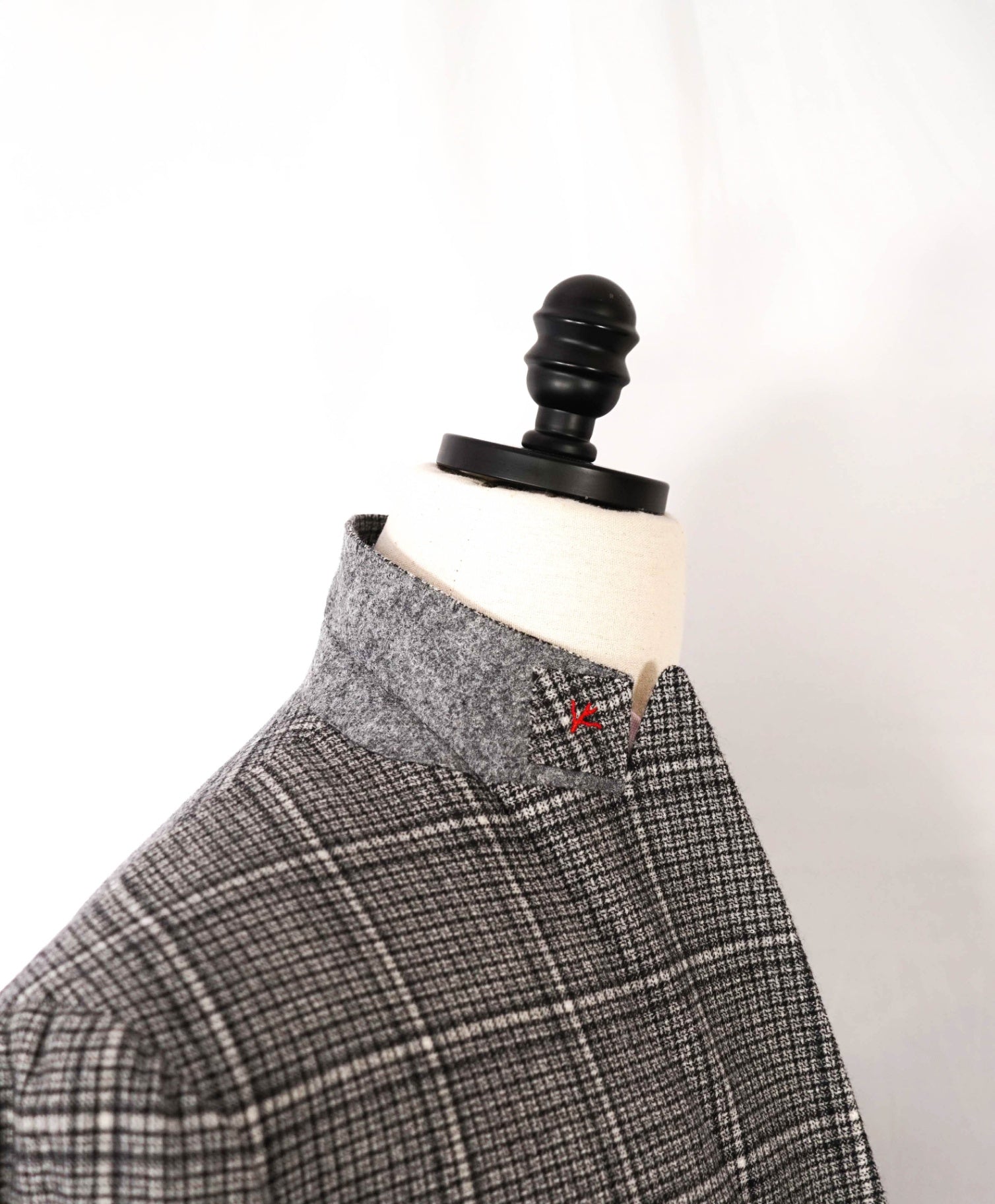 $4,695 Isaia - Gray Plaid Wool/Cashmere Peak Lapel 1of1 Blazer - 44R