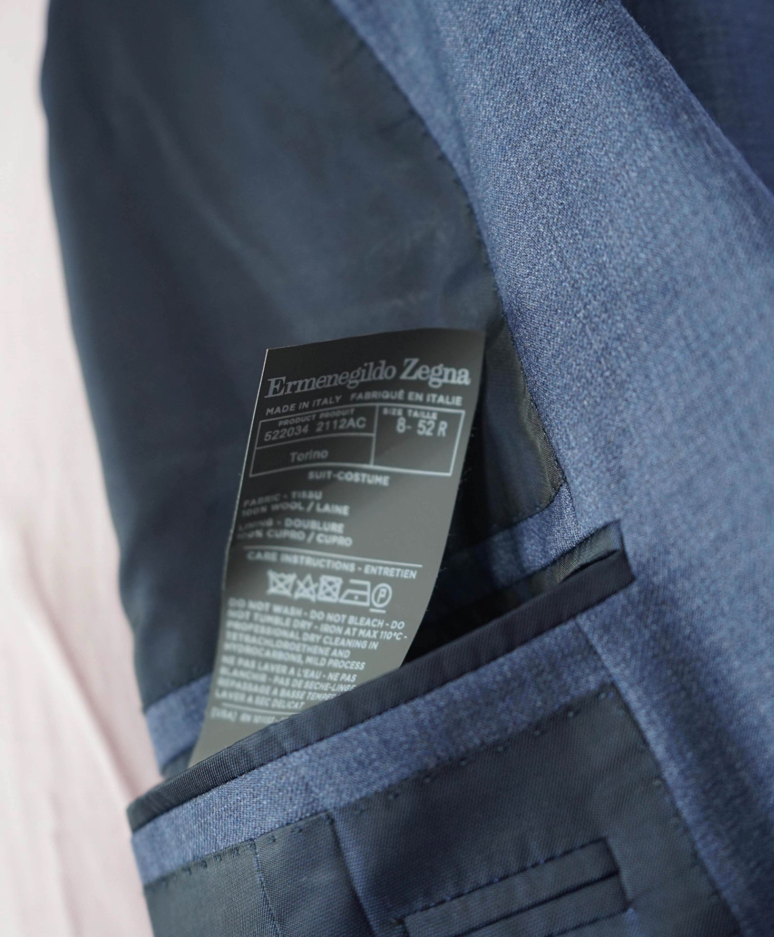 $3,250 ZEGNA - "MULTISEASON" Semi-Lined Blue Wool Suit - 42R