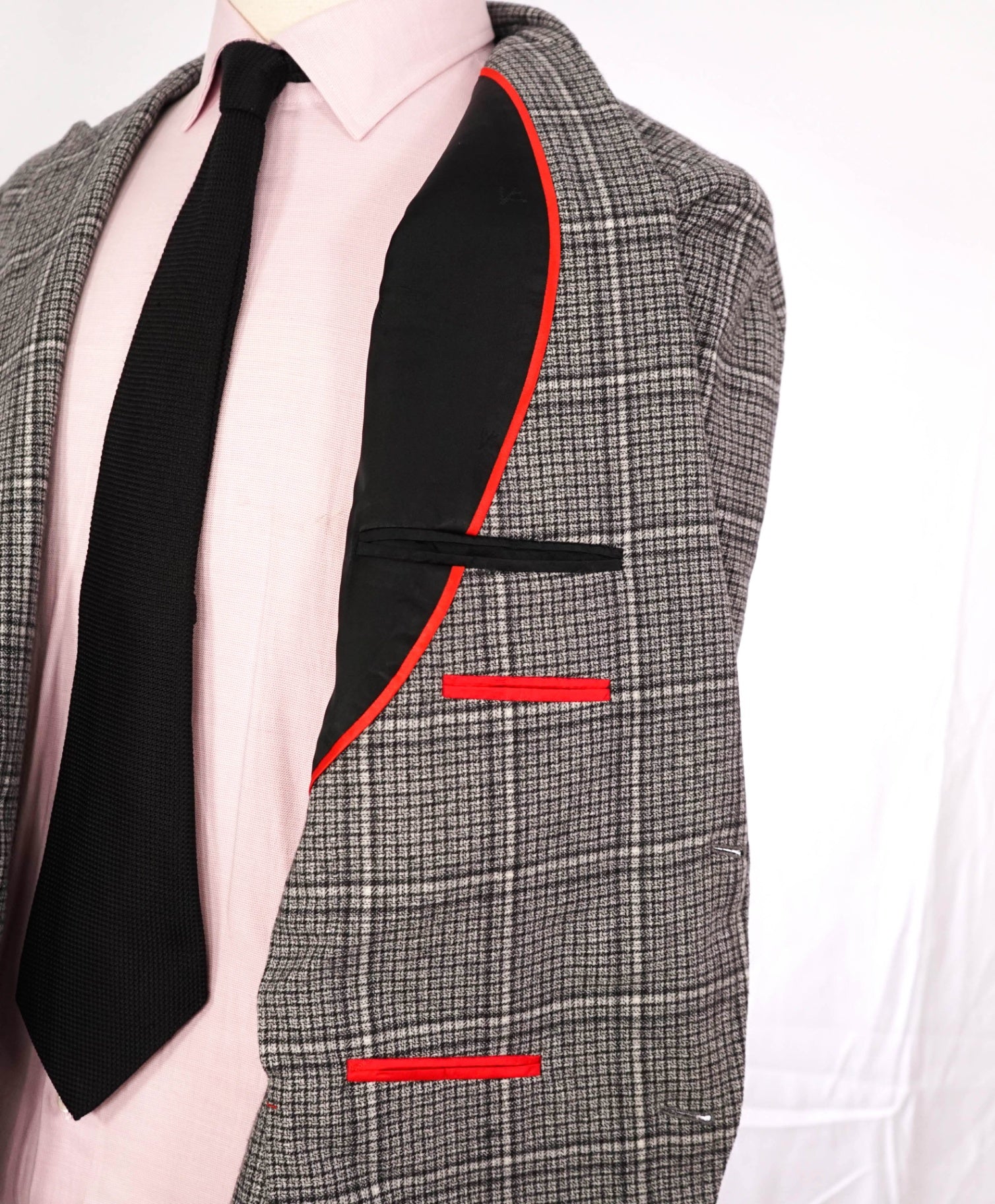 $4,695 Isaia - Gray Plaid Wool/Cashmere Peak Lapel 1of1 Blazer - 44R