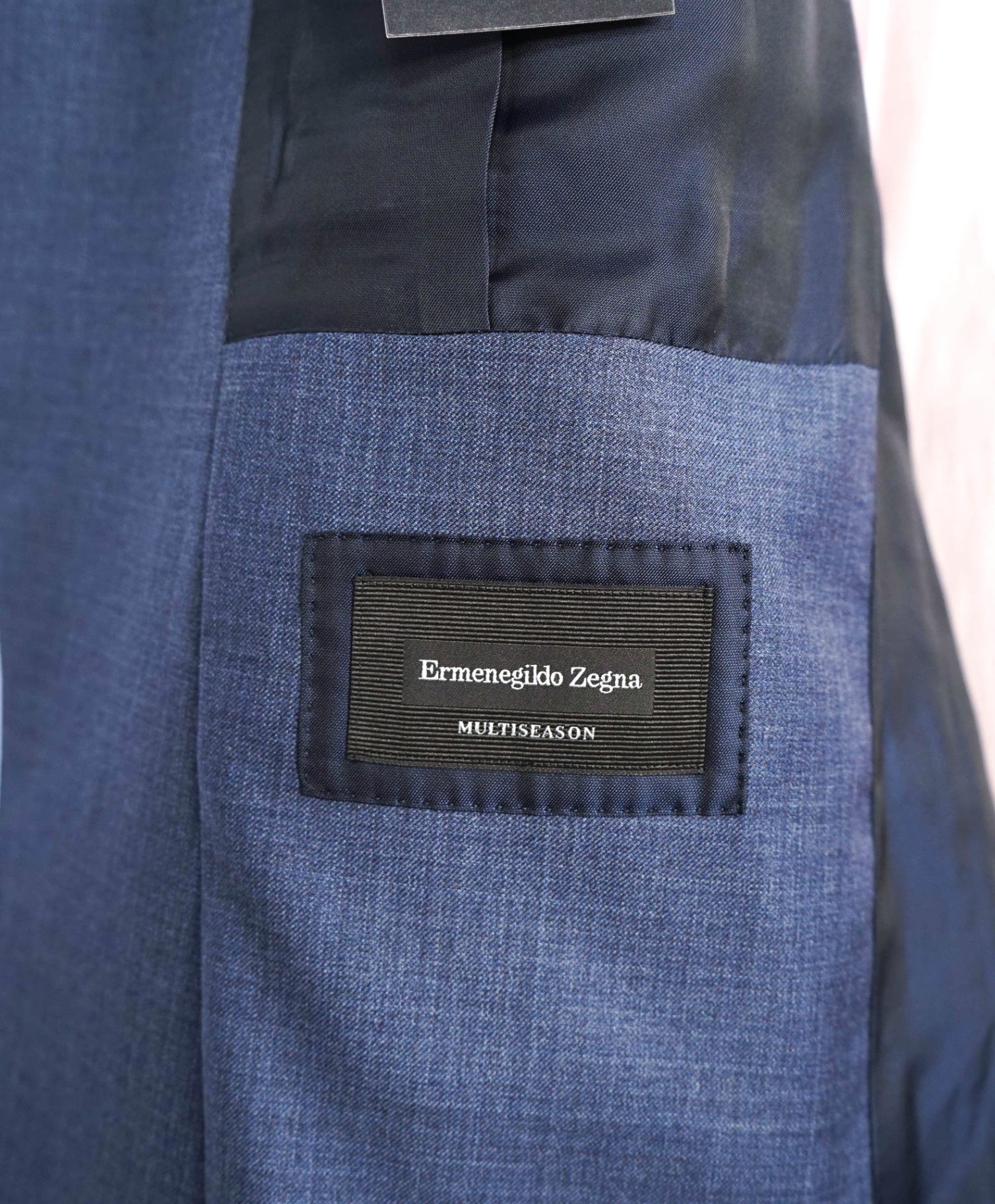 $3,250 ZEGNA - "MULTISEASON" Semi-Lined Blue Wool Suit - 42R