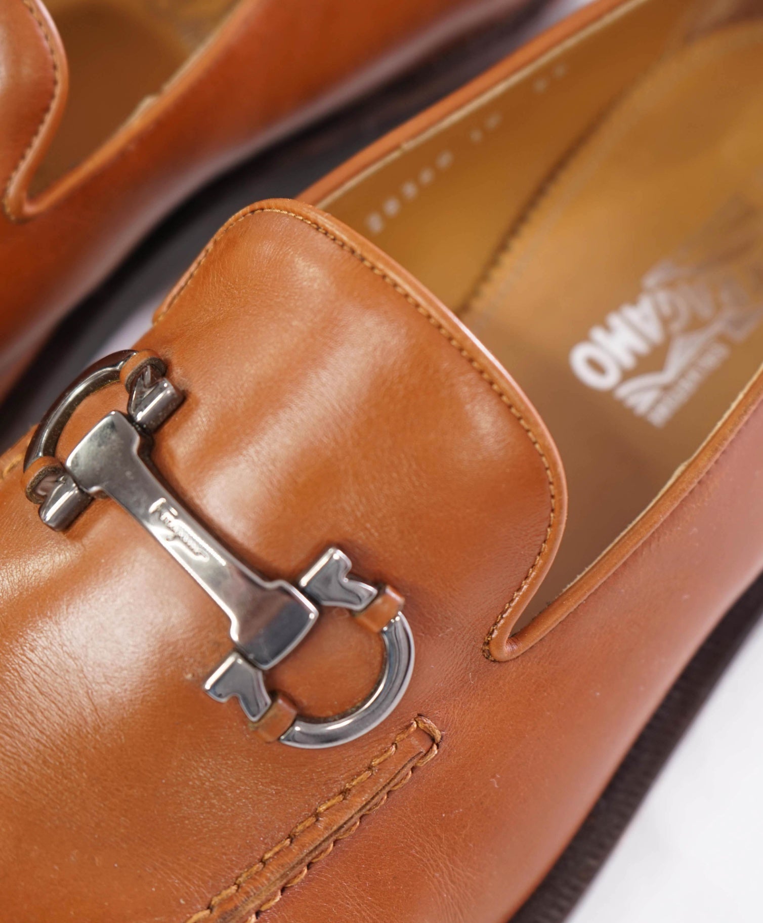 $1,190 FERRAGAMO - "TRAMEZZA" Brown Leather Loafers - 10 EE