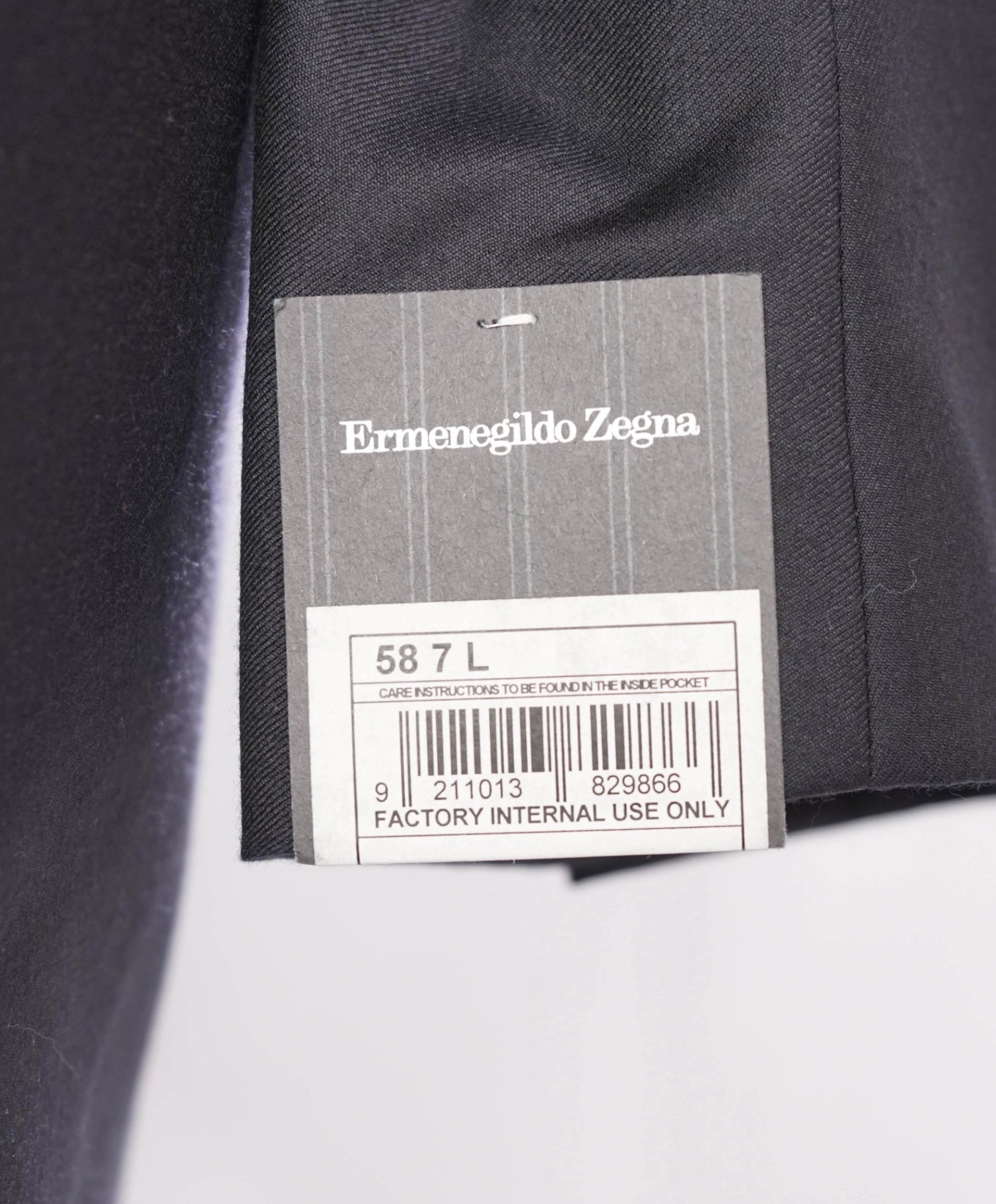 $3,495 Ermenegildo Zegna - Solid Navy "TROFEO" Wool Blazer - 48L