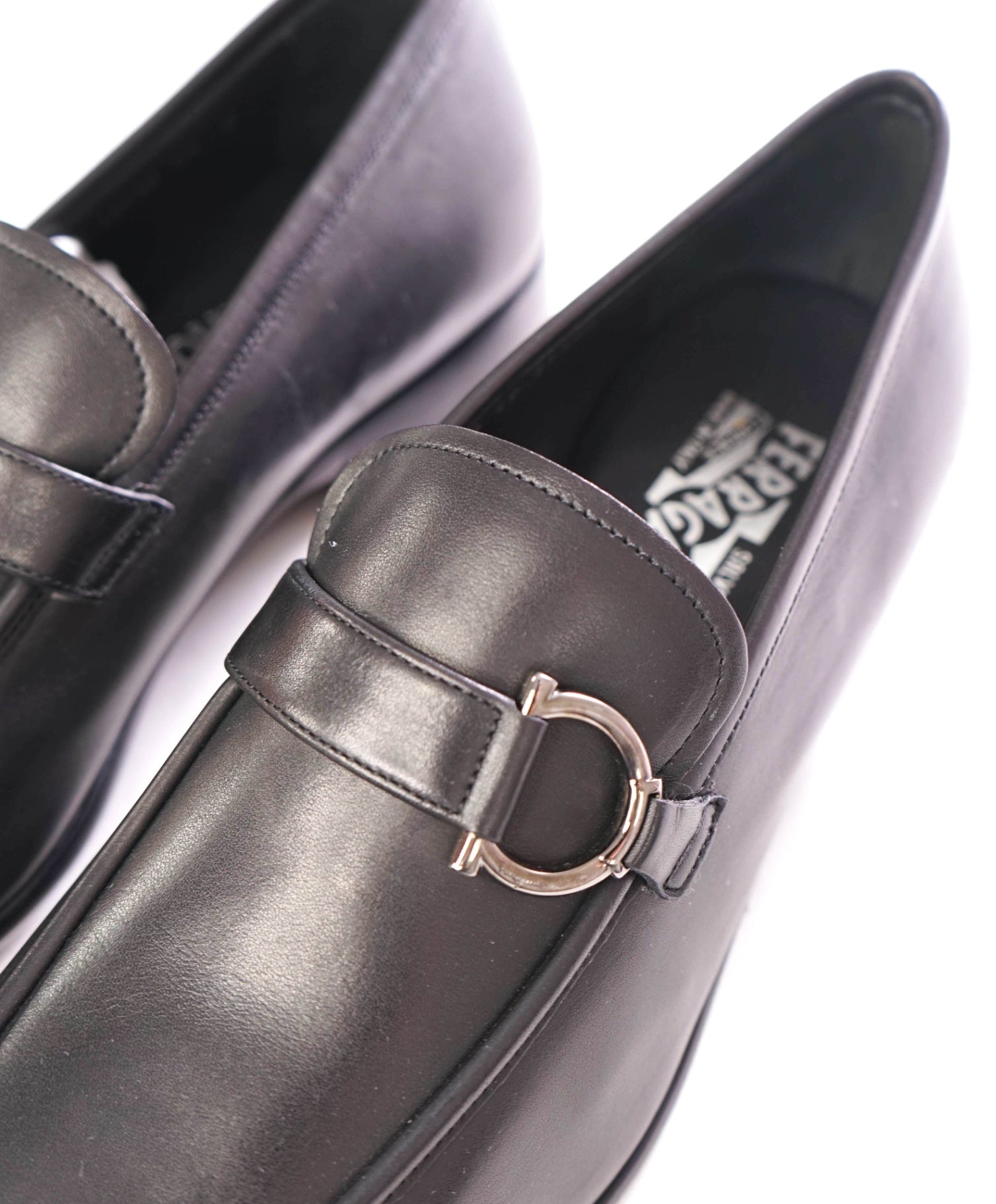 $950 FERRAGAMO - Black *NUTI* GANCINI Leather Loafers - 11 D