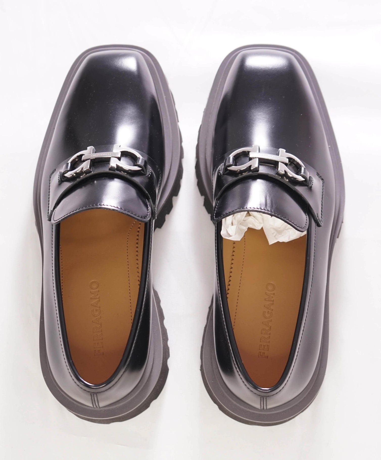 $930 FERRAGAMO - Black "FROST" Lug Sole Loafers Leather - 9 EE