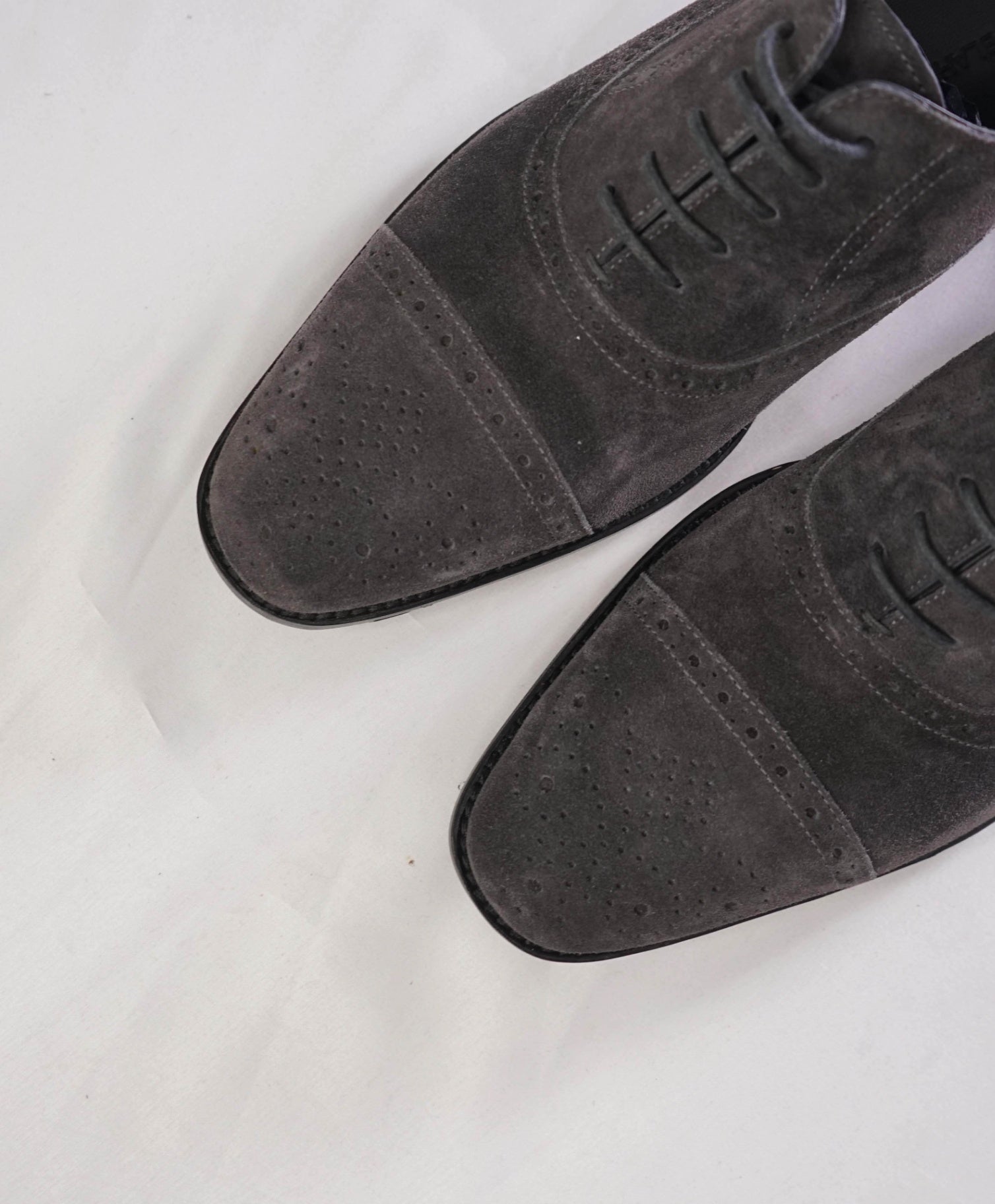 $995 MANOLO BLAHNIK - *WITNEY* Gray Oxfords Suede - 9US (8UK)