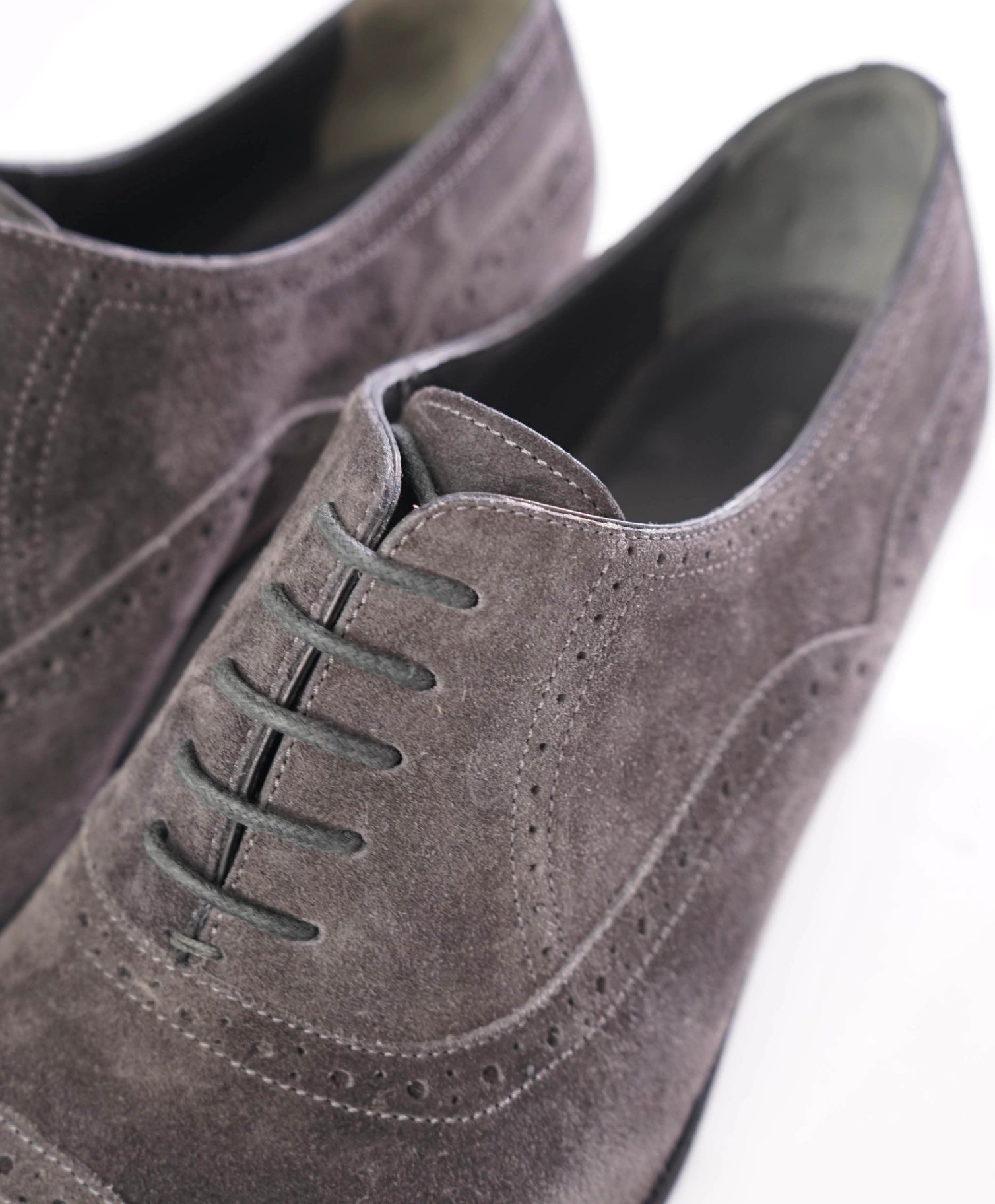 $995 MANOLO BLAHNIK - *WITNEY* Gray Oxfords Suede - 9US (8UK)