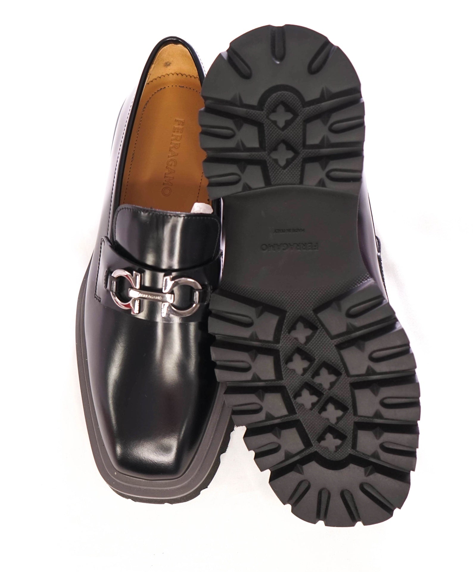 $930 FERRAGAMO - Black "FROST" Lug Sole Loafers Leather - 9 EE