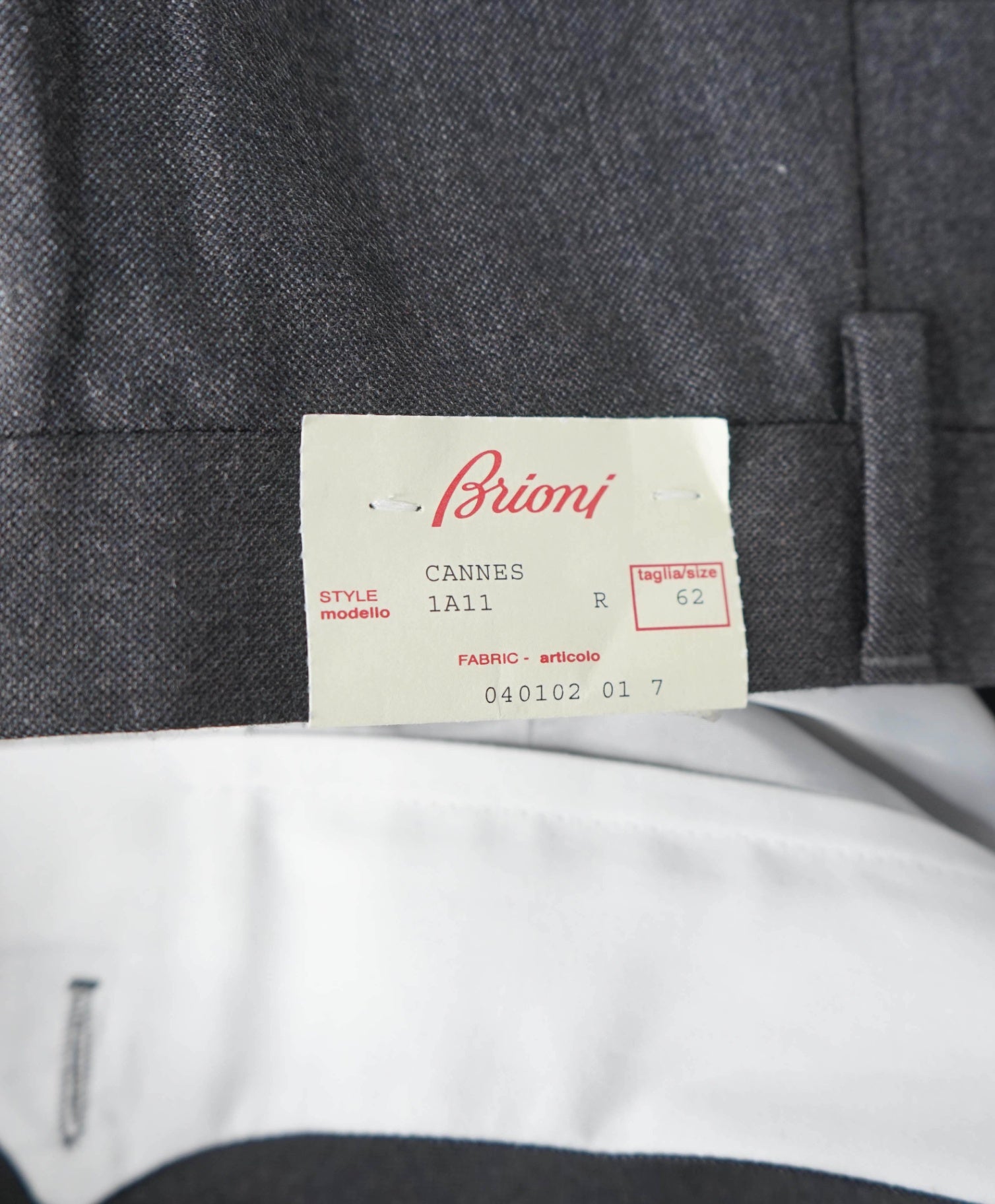 $1,095 Brioni Solid Dark Grey Wool Pants 42W