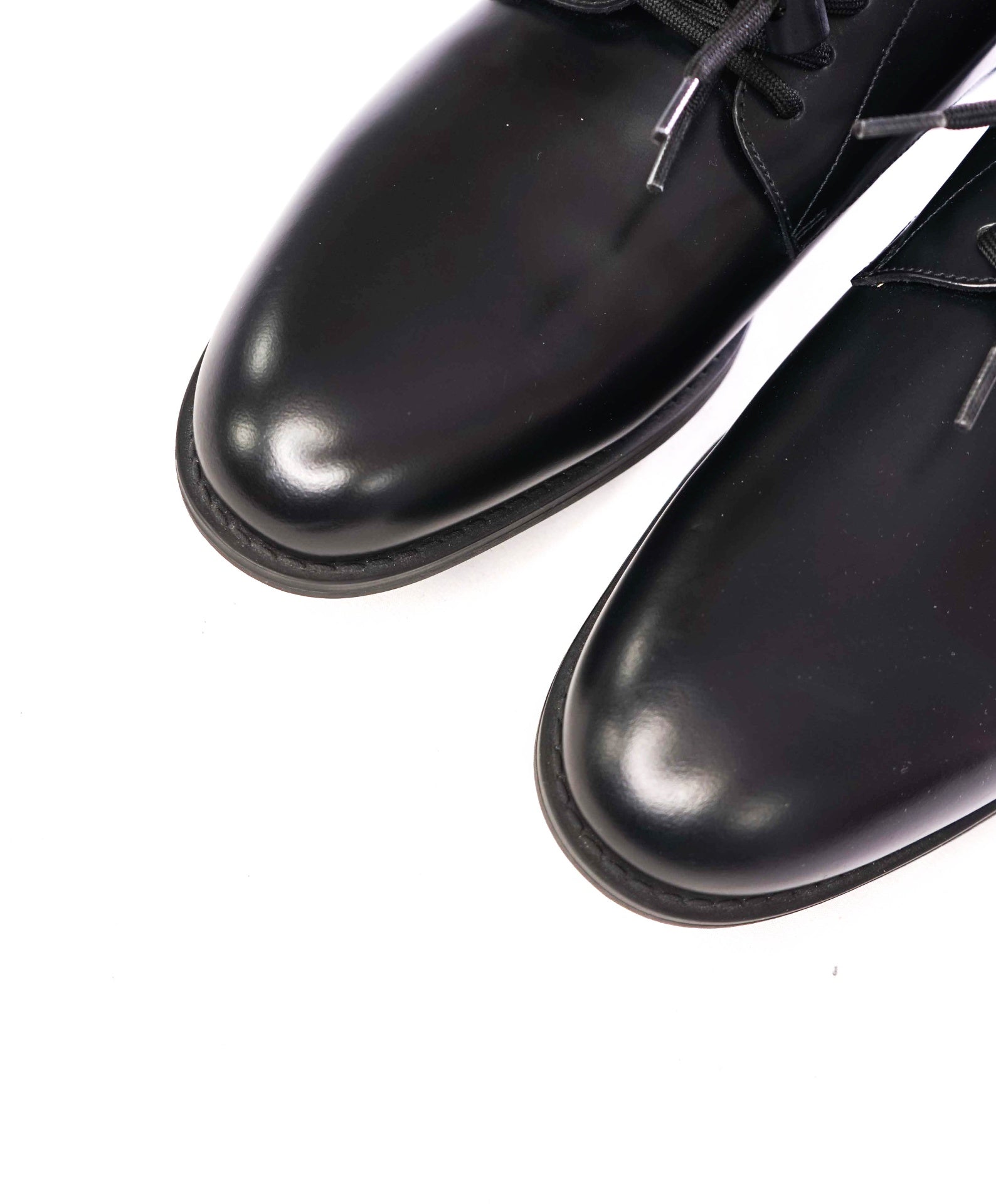 $1,540 LOUIS VUITTON - Black *LV* Logo Derby Oxfords - 9 US (8 LV)