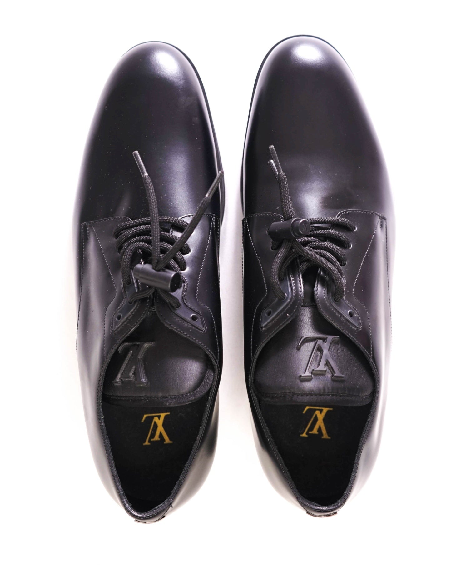 $1,540 LOUIS VUITTON - Black *LV* Logo Derby Oxfords - 9 US (8 LV)