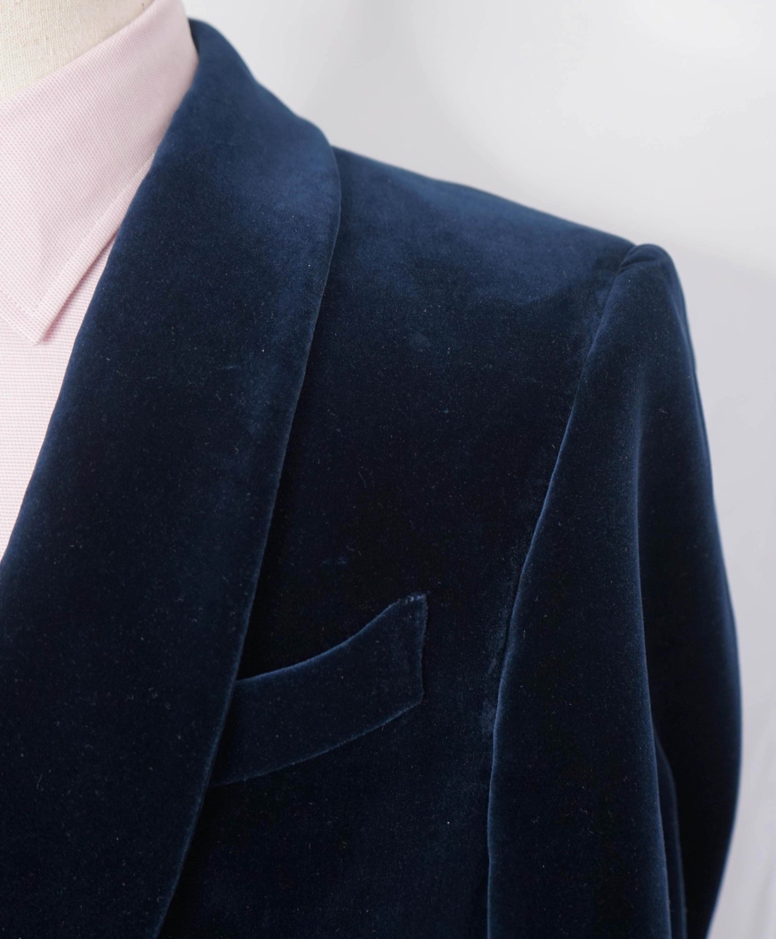 $2,995 ZEGNA - Navy Blue Shawl Lapel Dinner Jacket Velvet - 38S