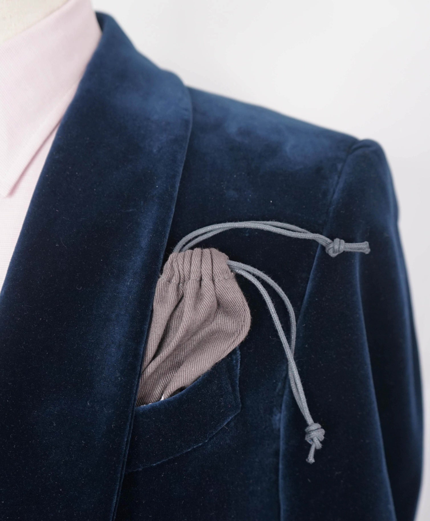 $2,995 ZEGNA - Navy Blue Shawl Lapel Dinner Jacket Velvet - 38S