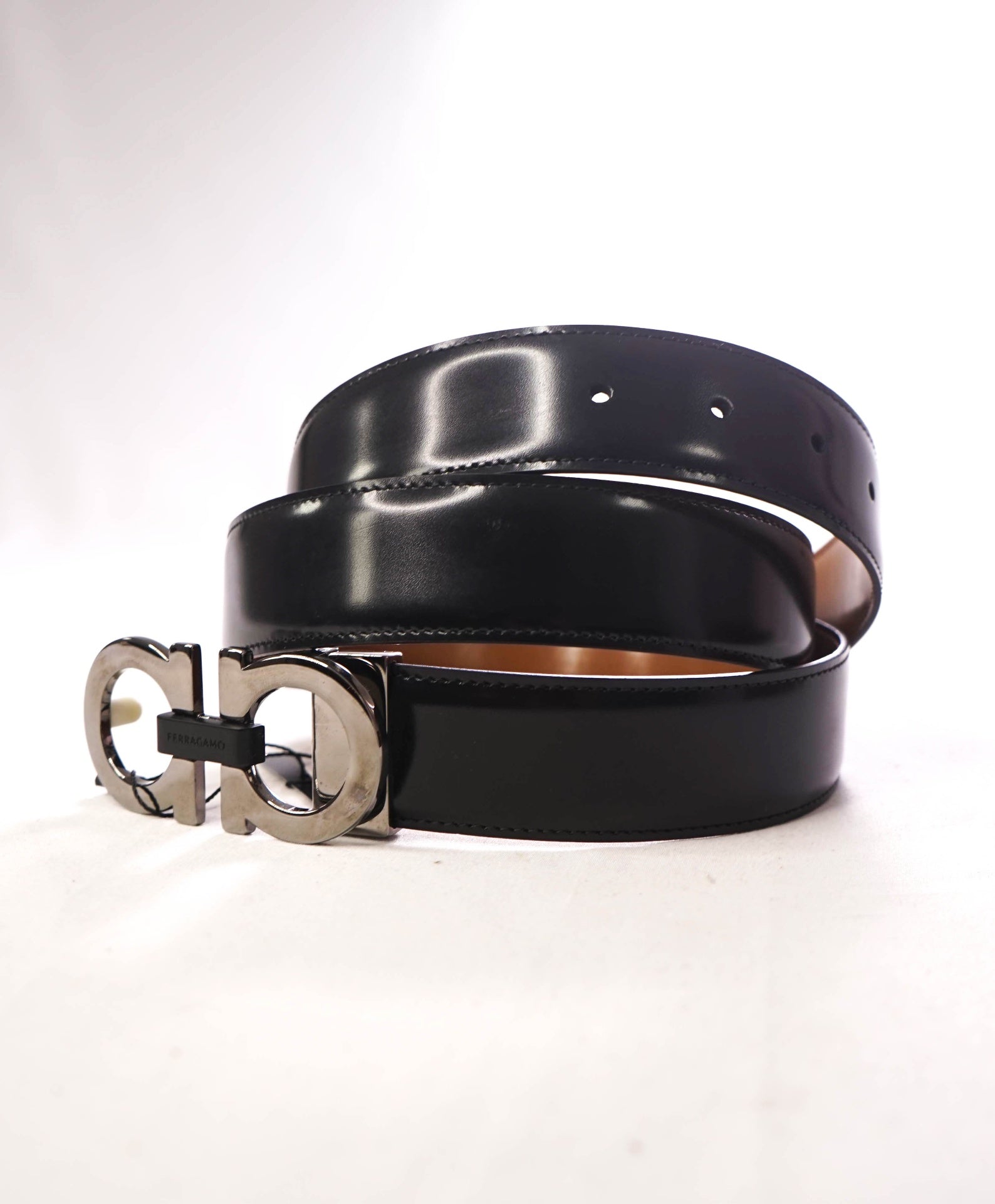 $535 FERRAGAMO - Reversible Leather Black/Brown Belt - 40W