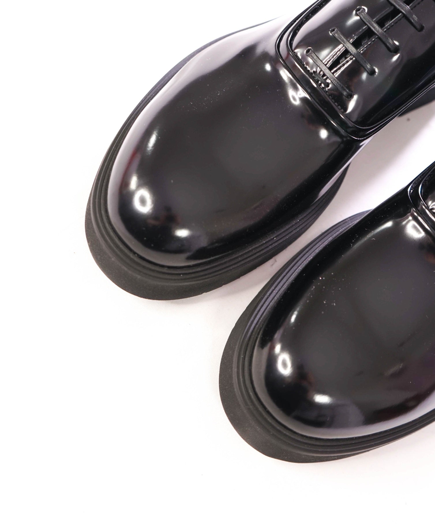 $950 FERRAGAMO - Leather Black "FIORINO" Lug Sole Oxfords - 12 M