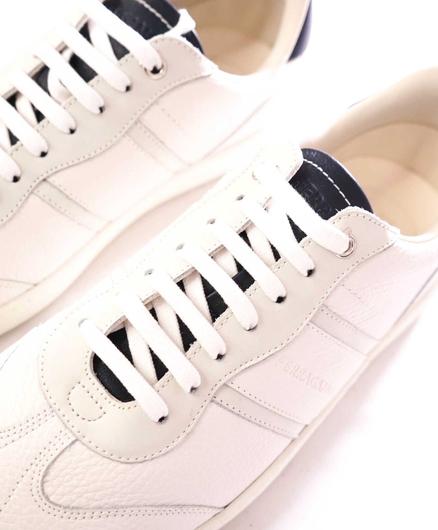 $780 FERRAGAMO - Leather White Pebble "ACHILLE" Sneakers - 9.5 M