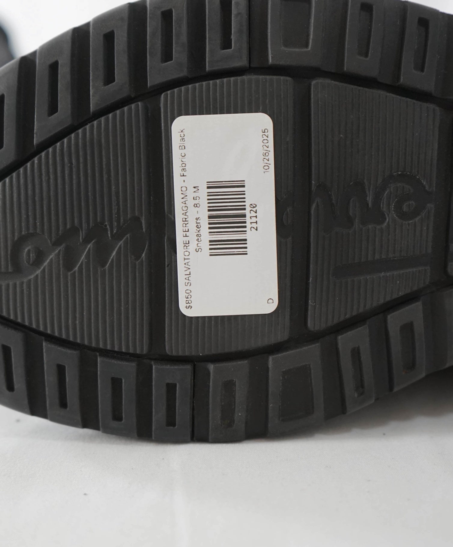 $850 SALVATORE FERRAGAMO - Black Runner Sneakers - 8.5 M